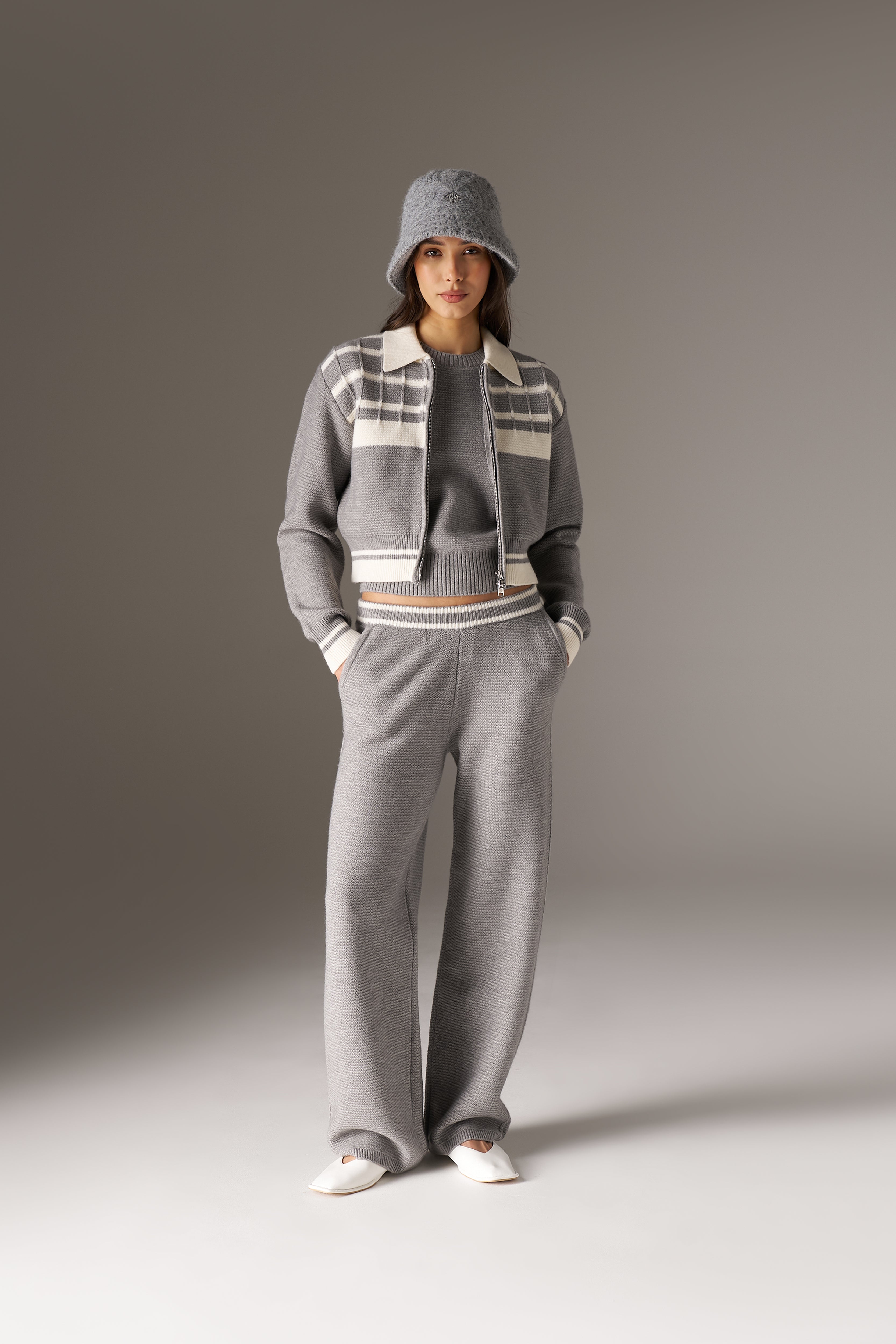 CONTRAST STRIPE KNITTED ZIP THROUGH - GREY