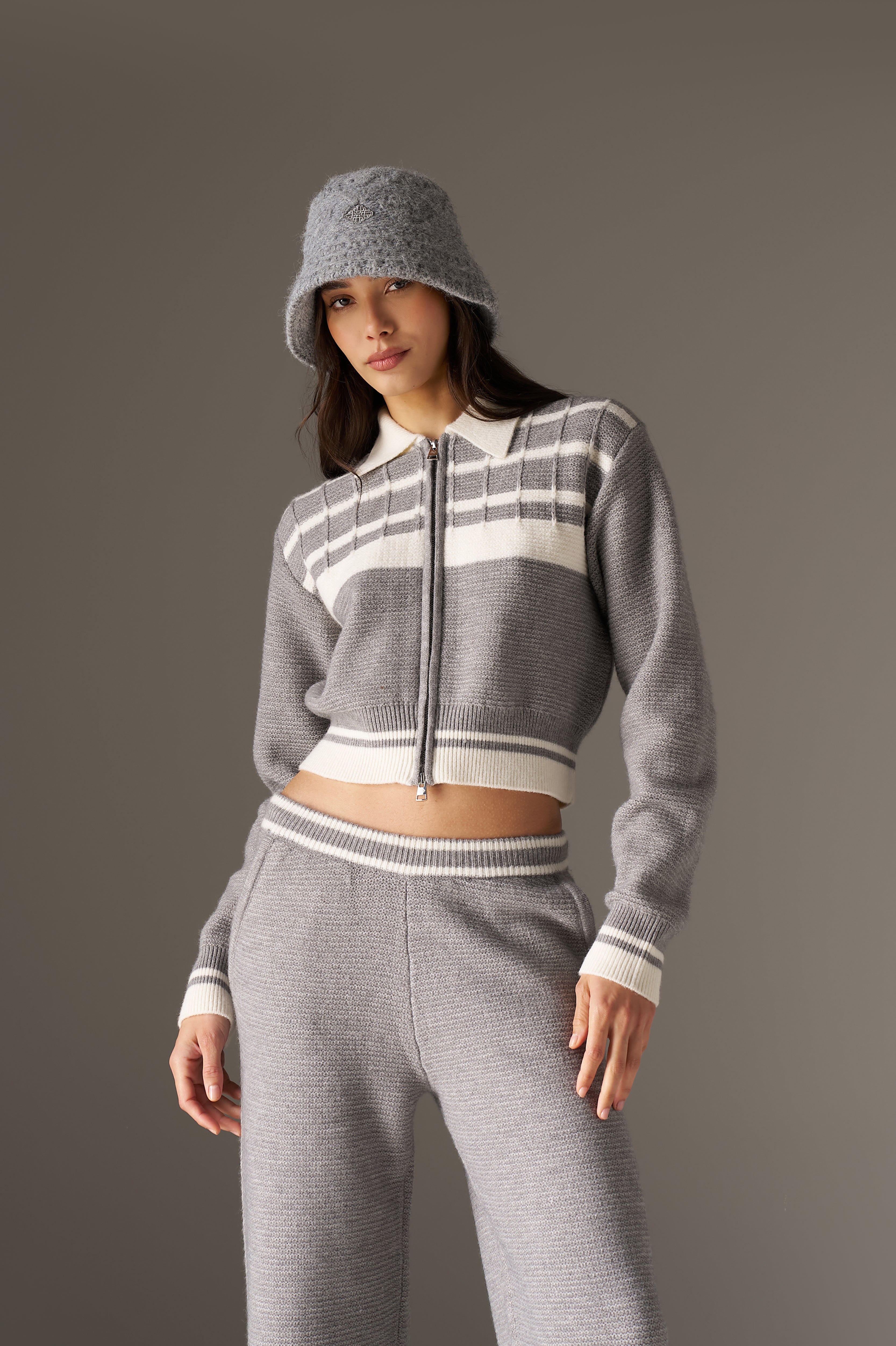 CONTRAST STRIPE KNITTED ZIP THROUGH - GREY
