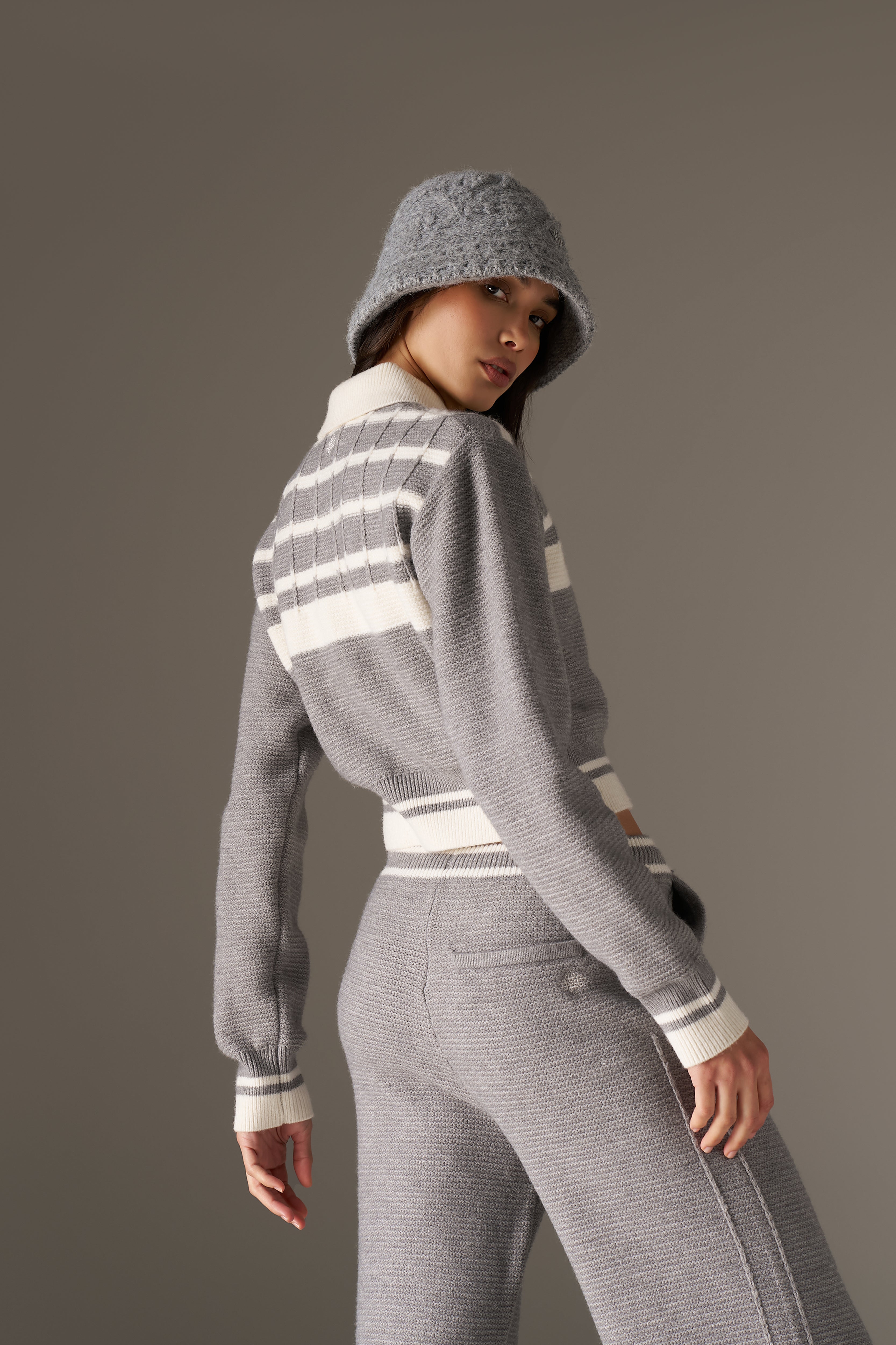 CONTRAST STRIPE KNITTED ZIP THROUGH - GREY