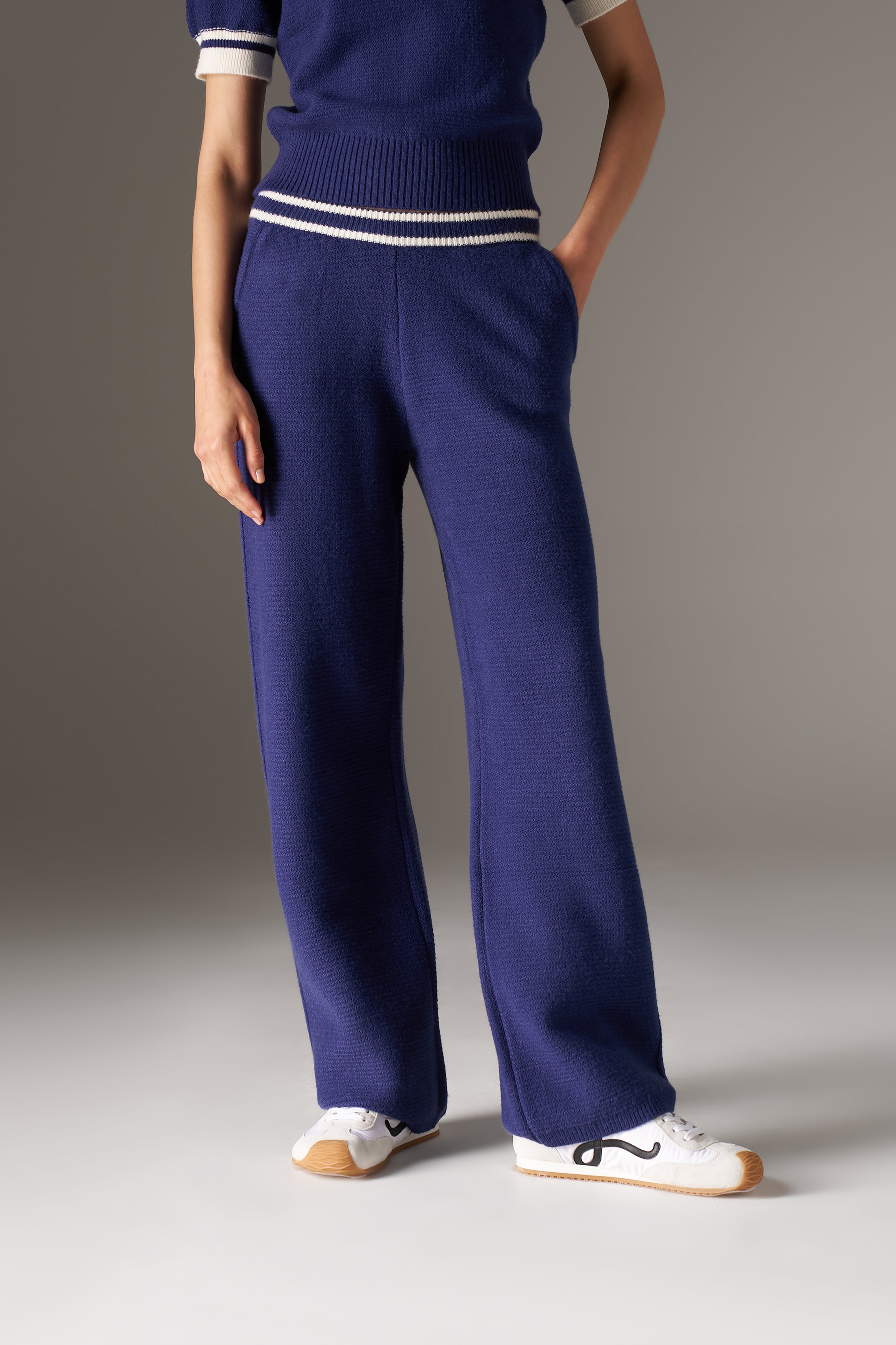 CONTRAST STRIPE KNITTED JOGGERS - NAVY