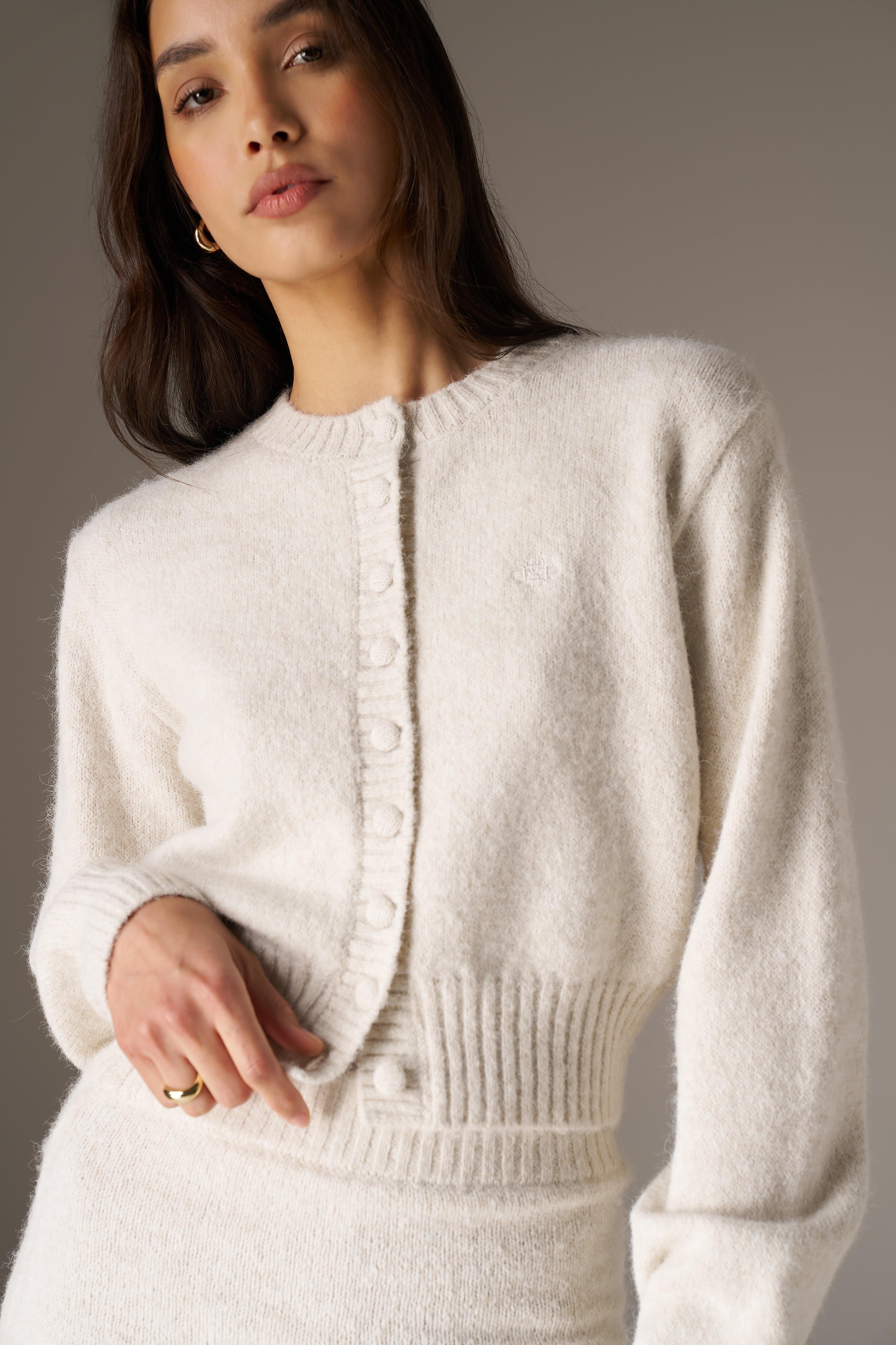 EMBLEM EMBROIDERED KNIT CROP CARDIGAN - OAT