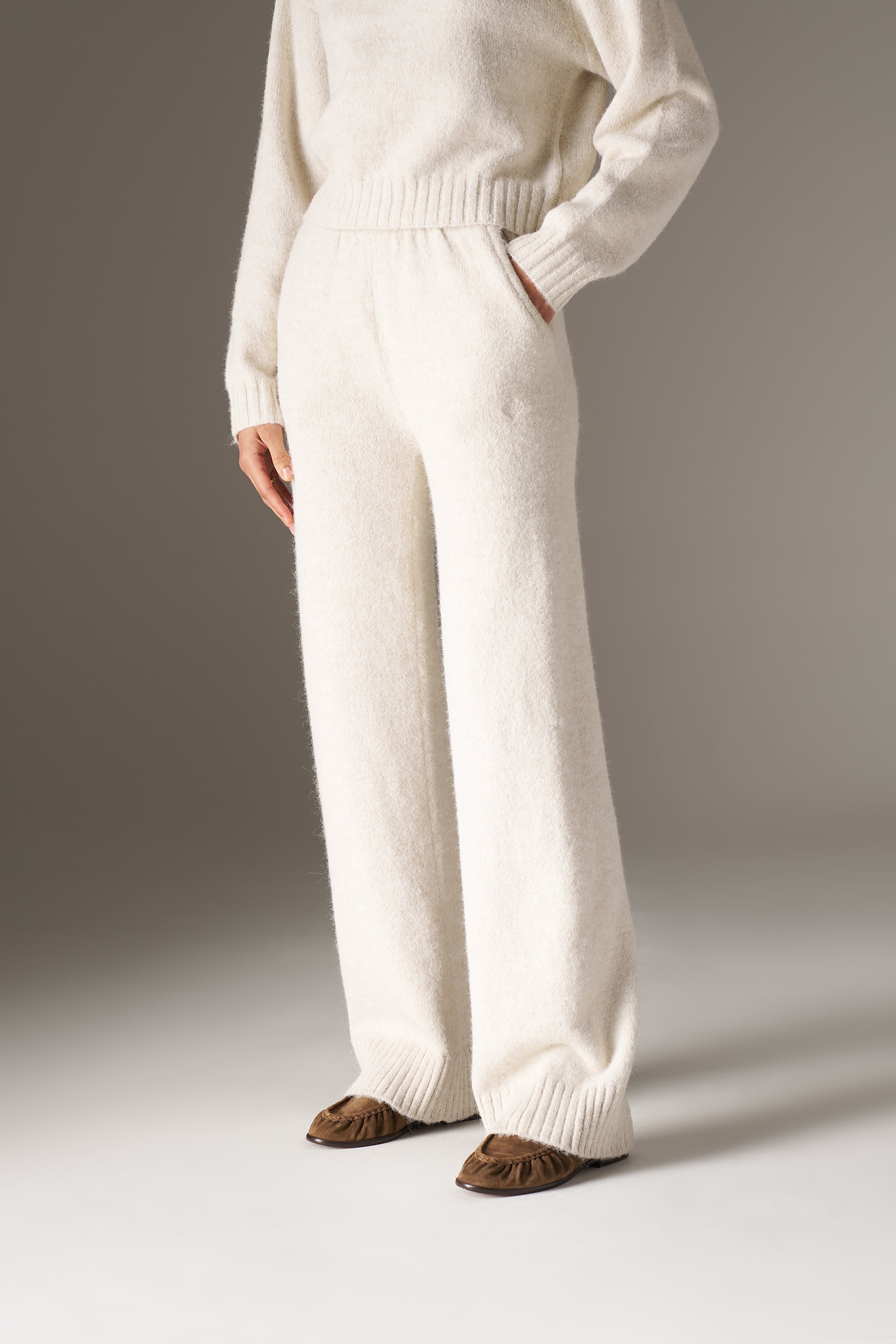 EMBLEM EMBROIDERED KNIT JOGGERS - OAT