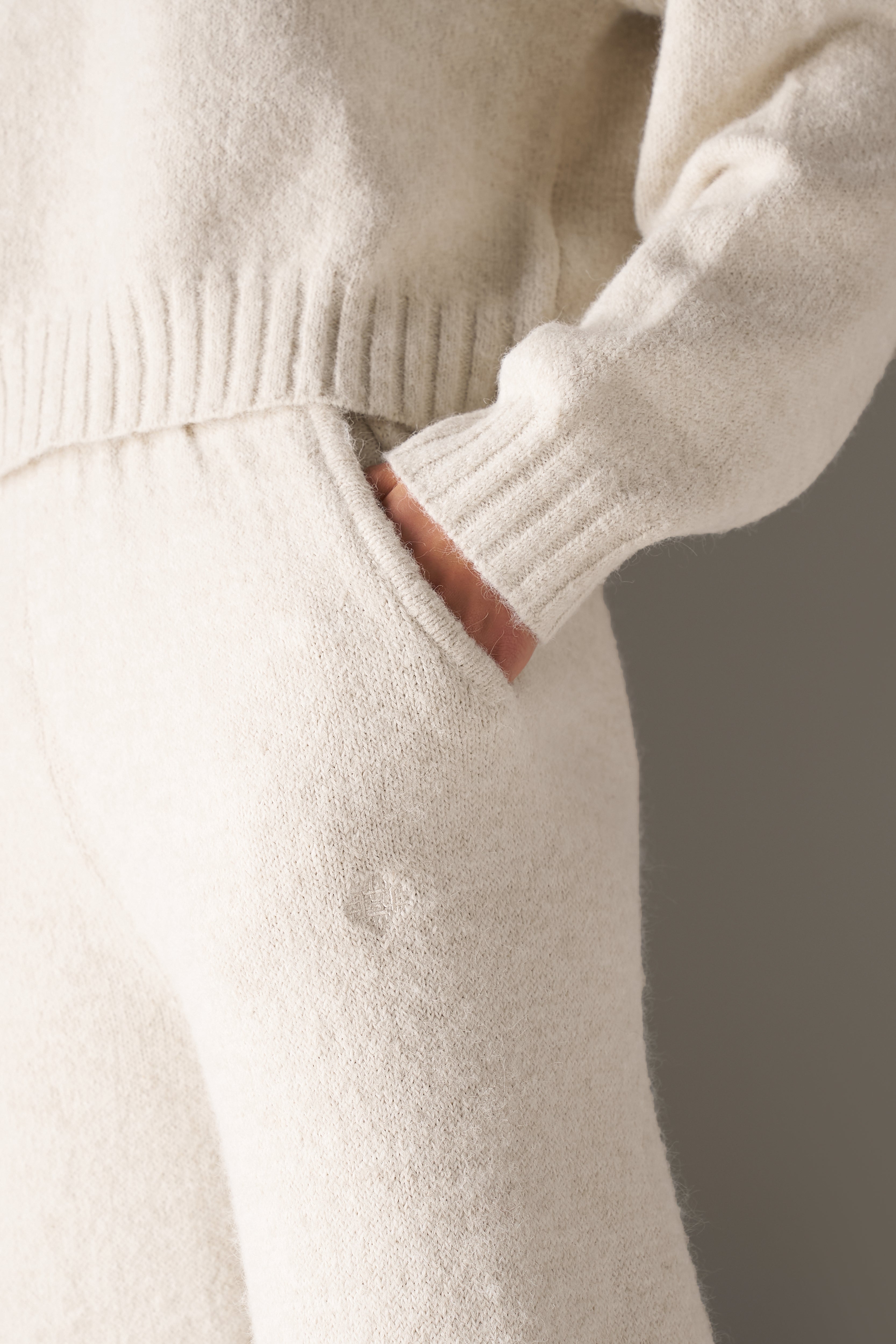 EMBLEM EMBROIDERED KNIT JOGGERS - OAT