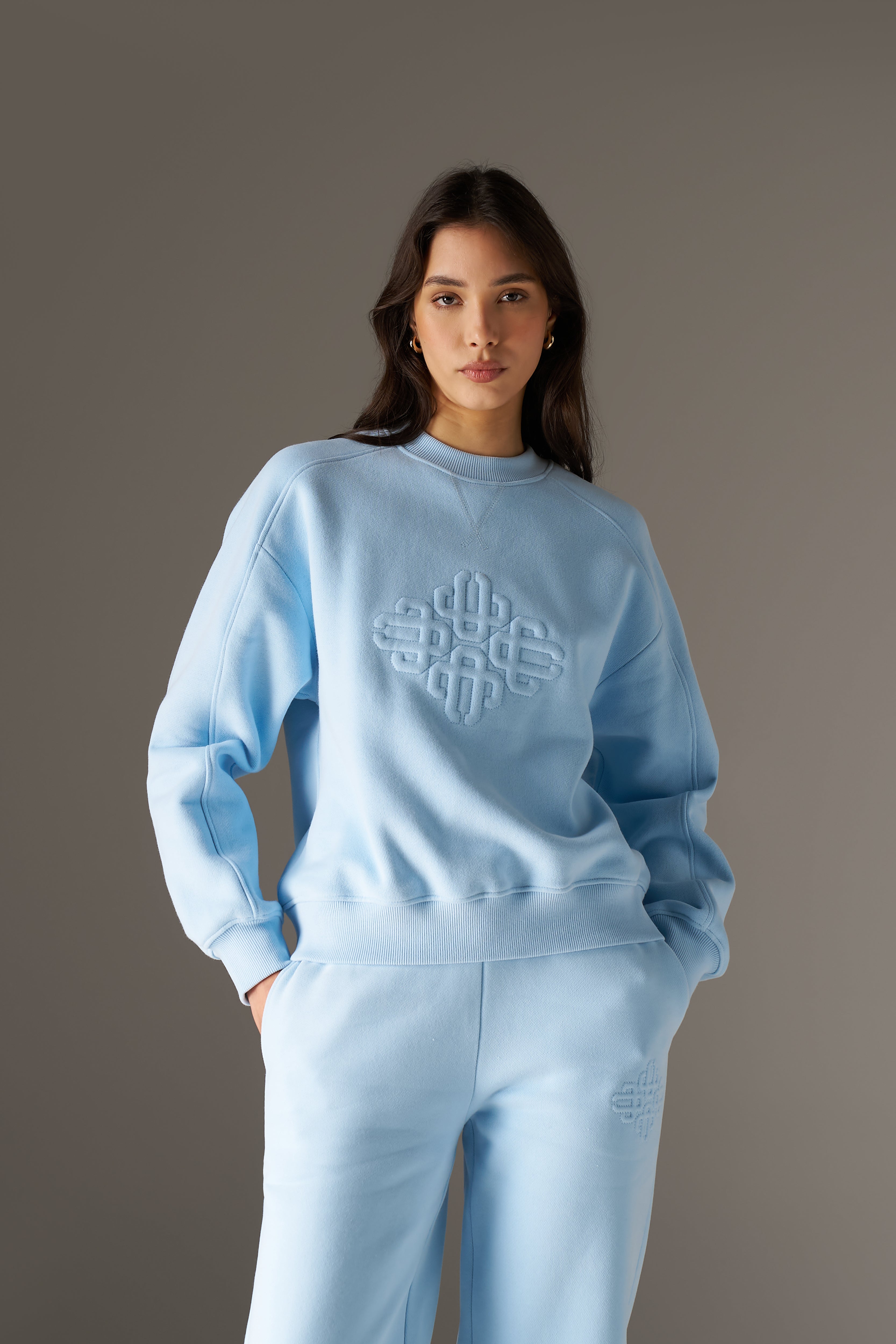 RAISED EMBLEM CREW - POWDER BLUE