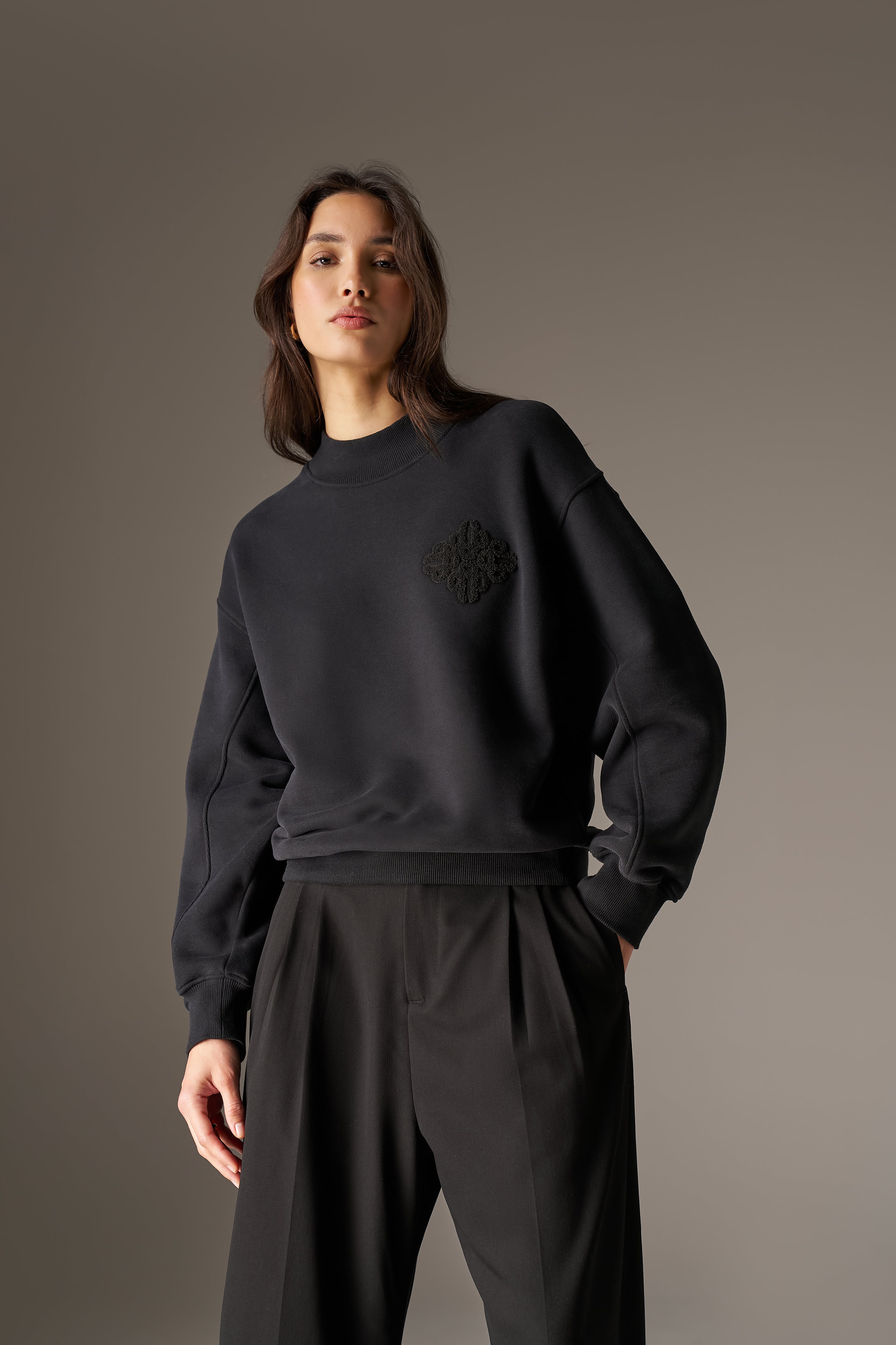 CHENILLE EMBLEM MOCK NECK CREW - BLACK