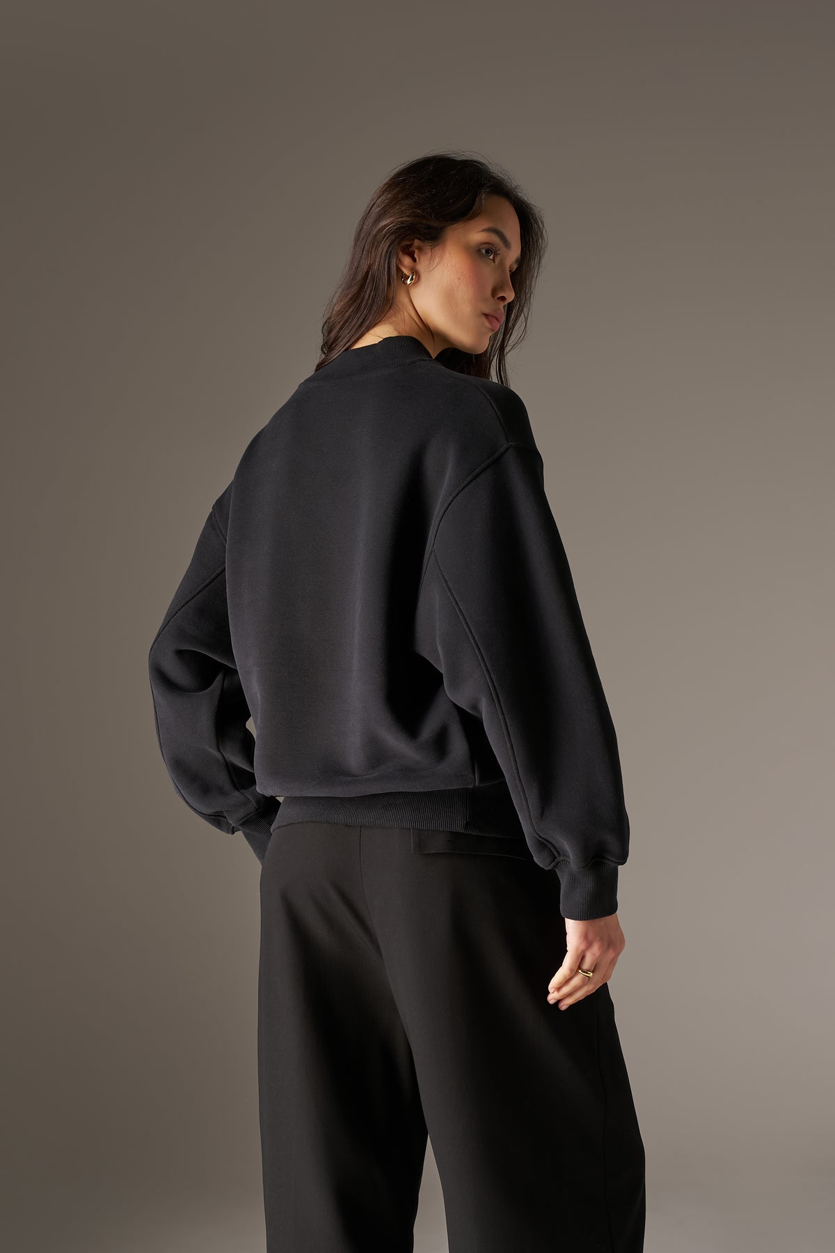 CHENILLE EMBLEM MOCK NECK CREW - BLACK