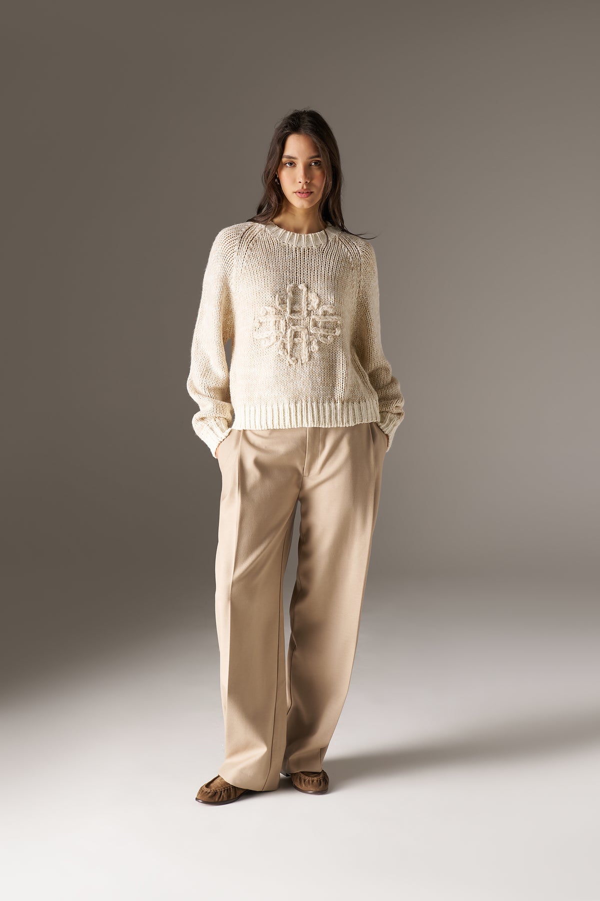 EMBLEM MIXED YARN OVERSIZED KNIT JUMPER - BEIGE