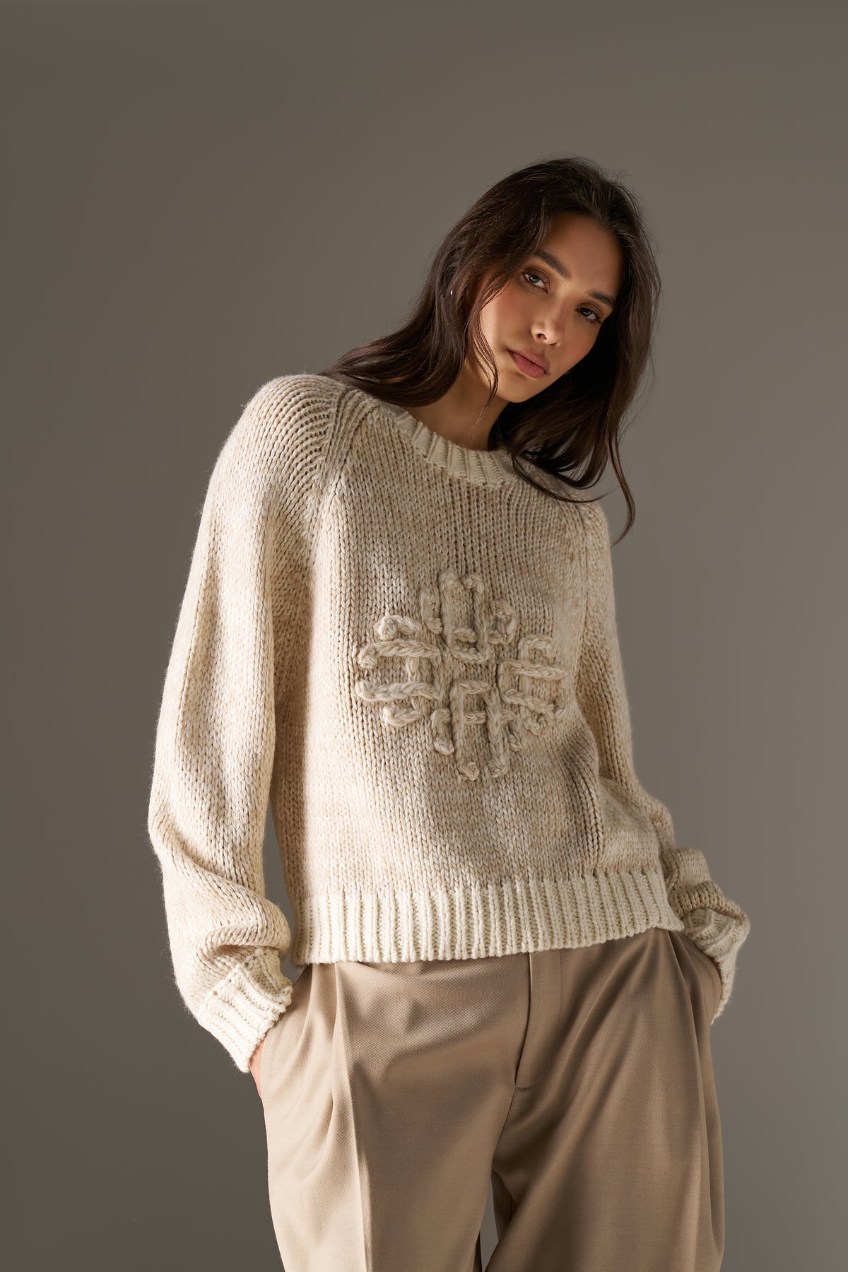 EMBLEM MIXED YARN OVERSIZED KNIT JUMPER - BEIGE