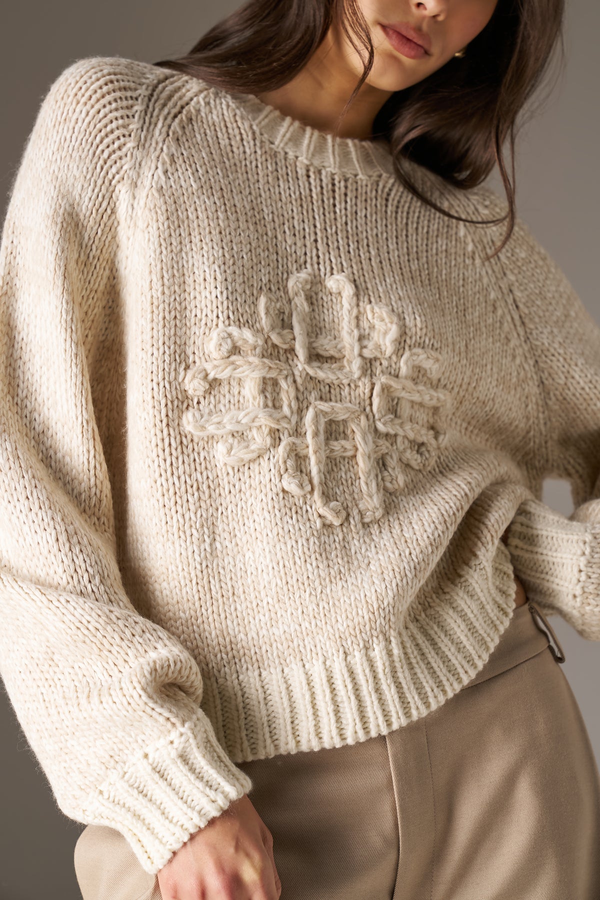 EMBLEM MIXED YARN OVERSIZED KNIT JUMPER - BEIGE
