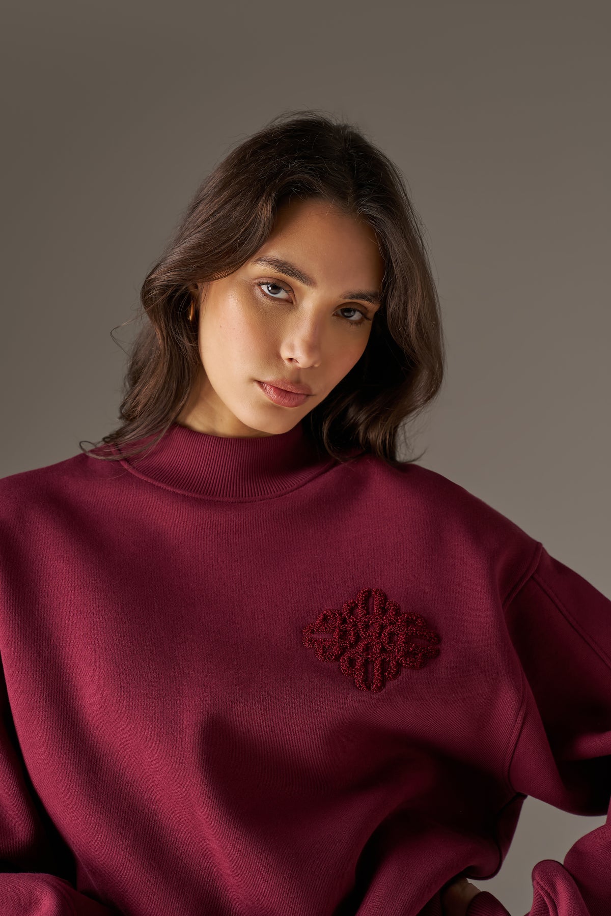 CHENILLE EMBLEM MOCK NECK CREW - BURGUNDY