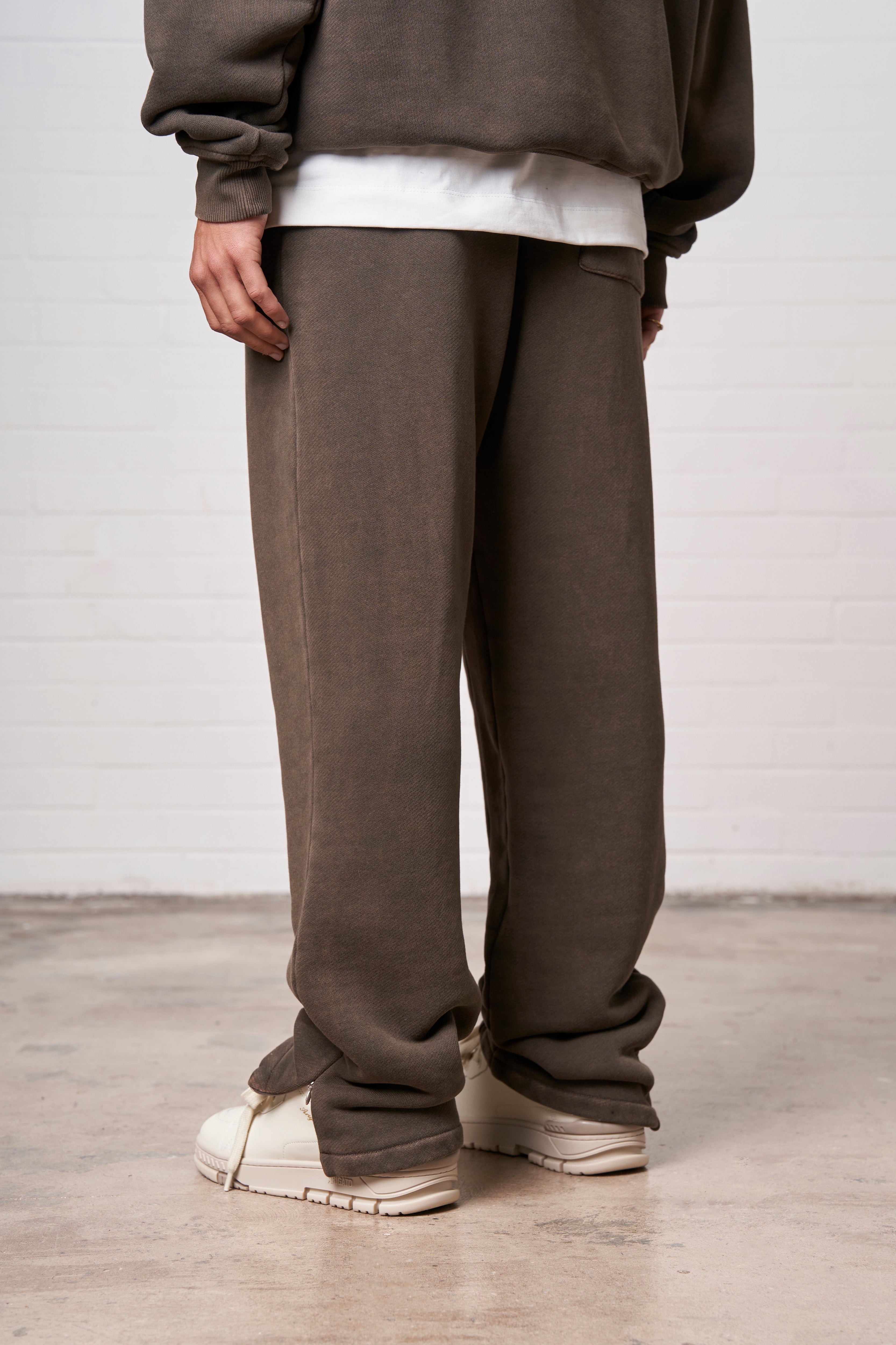 LAUNDERED CLASSICS JOGGERS - WASHED BROWN