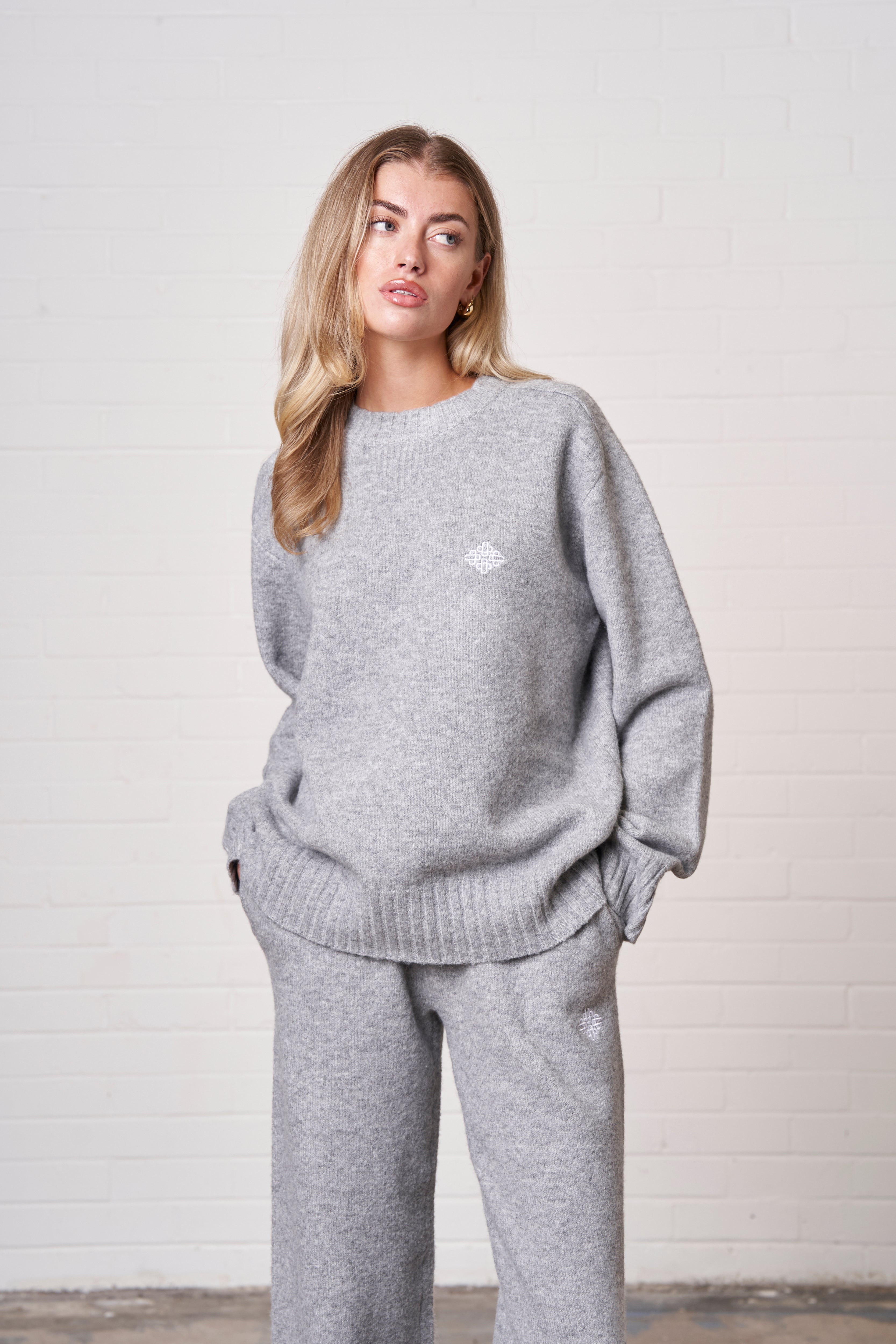 FLUFFY KNIT EMBLEM EMBROIDERED CREW GREY MARL – The Couture Club