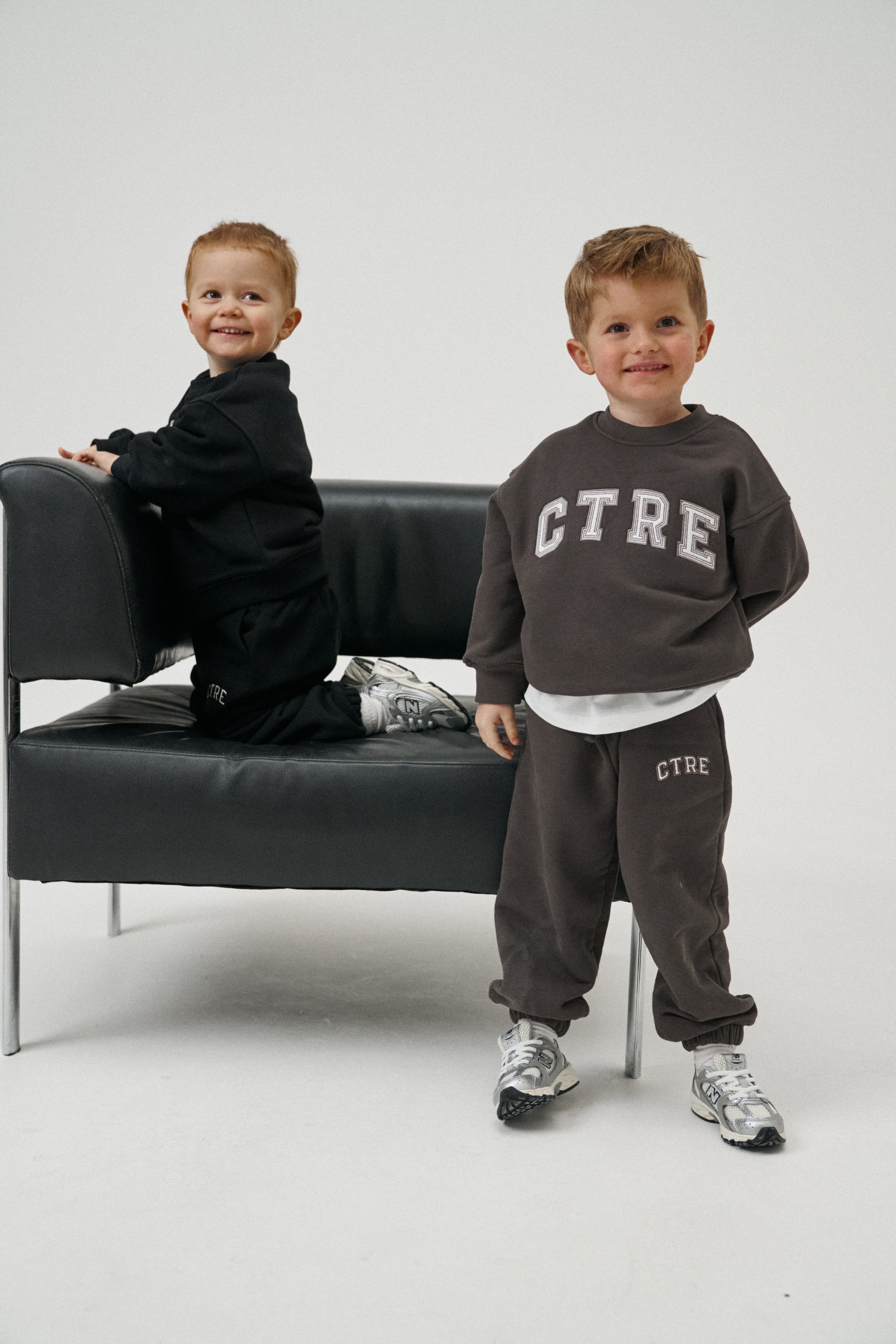 KIDS CTRE SWEATSHIRT - BROWN
