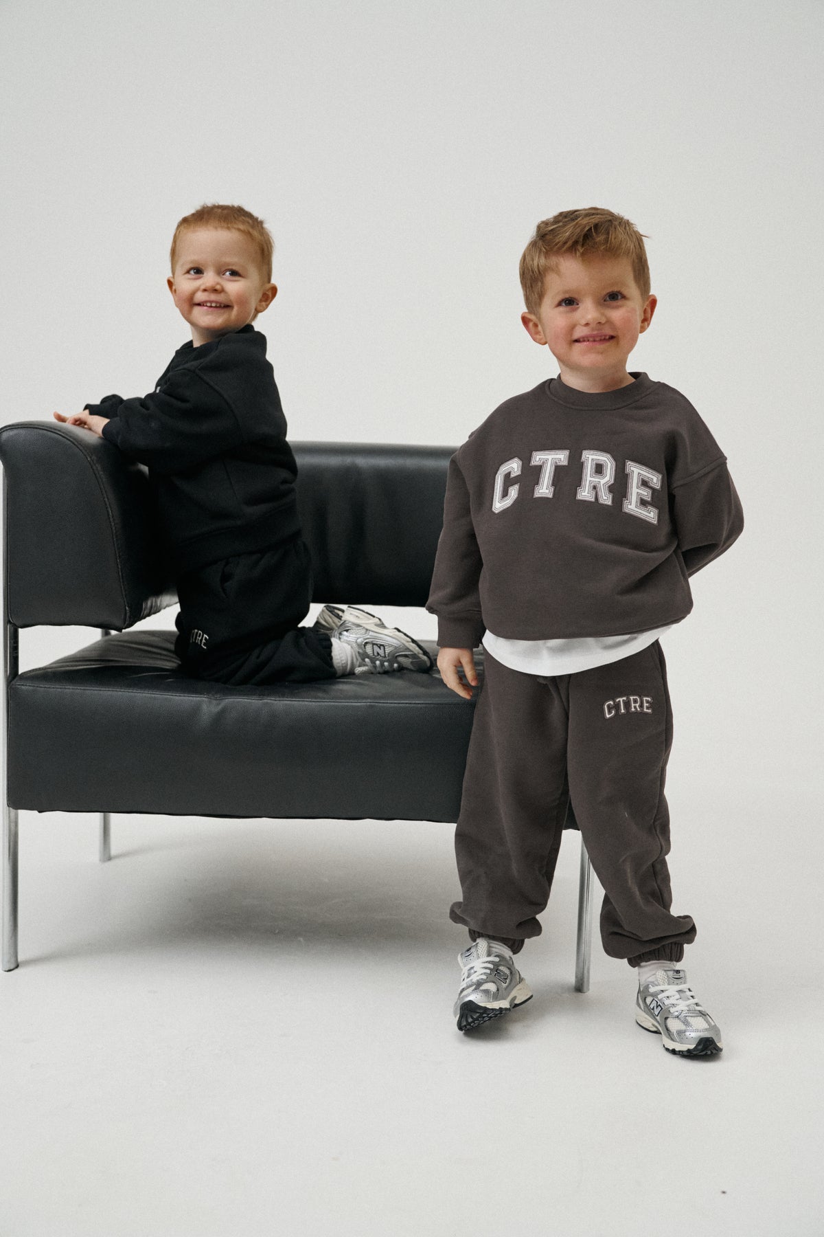 JUNIOR CTRE SWEATSHIRT - BROWN