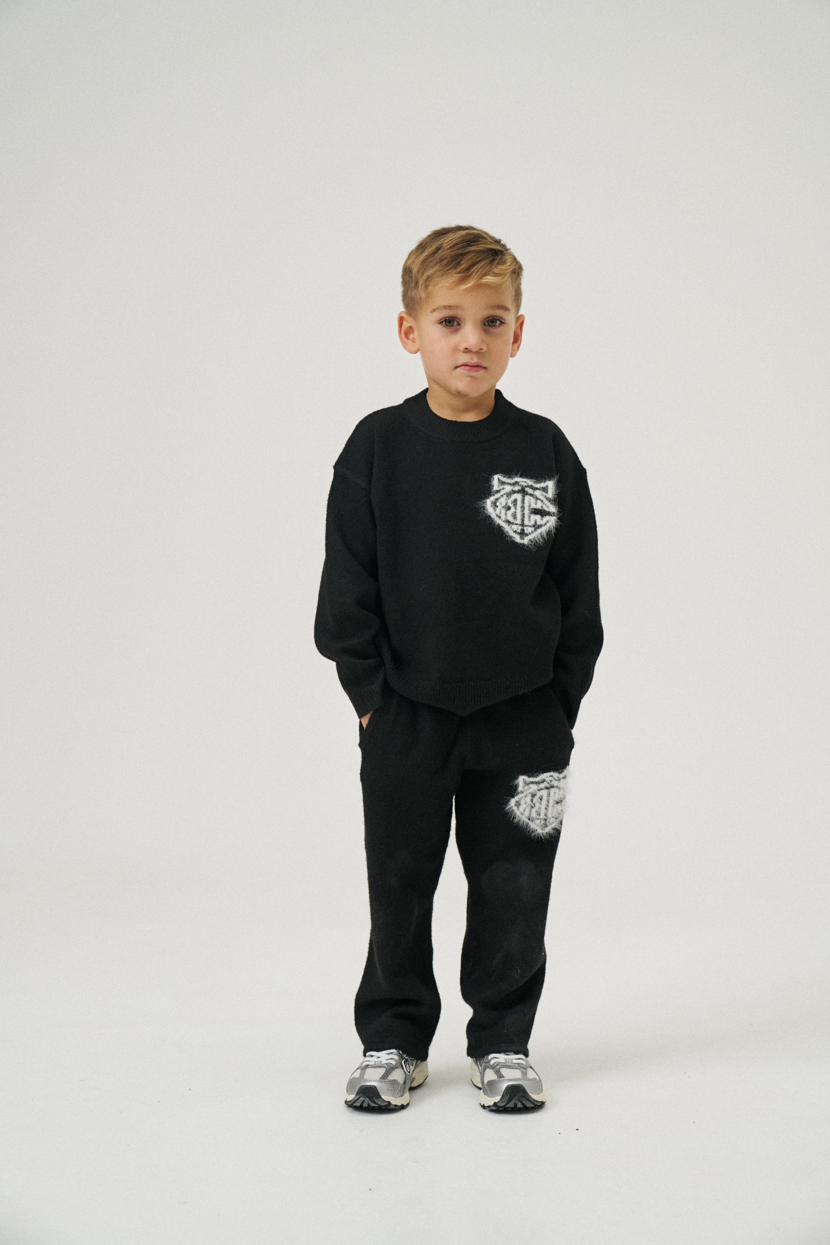 JUNIOR MONOGRAM FLUFFY KNIT CREW - BLACK