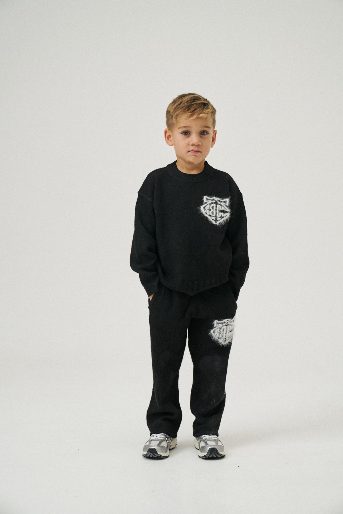 KIDS MONOGRAM EMBLEM FLUFFY KNIT JOGGERS - BLACK