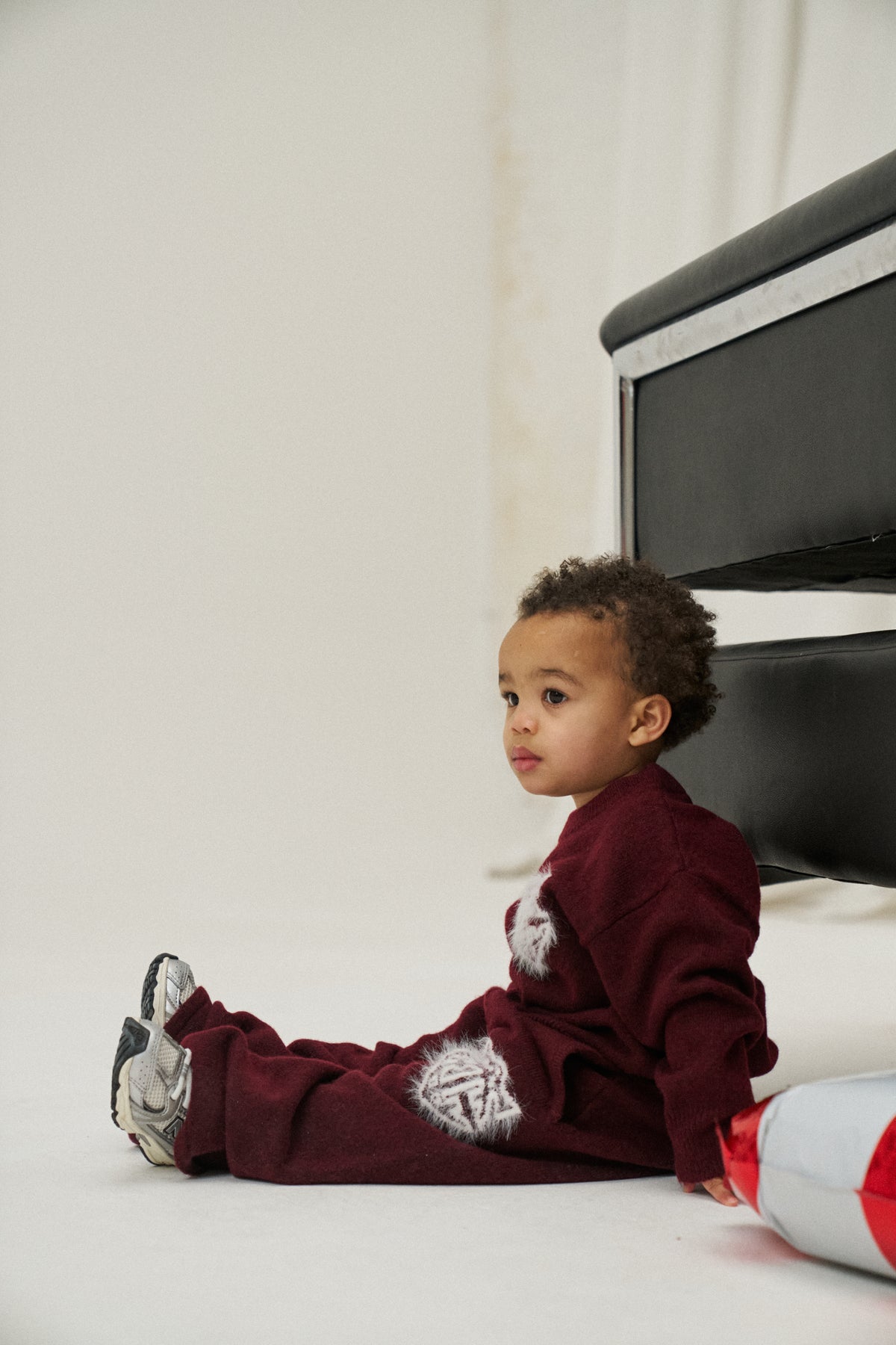 KIDS MONOGRAM EMBLEM FLUFFY KNIT JOGGERS - BURGUNDY