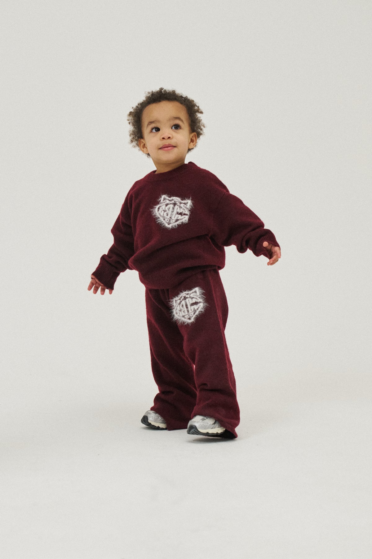 KIDS MONOGRAM EMBLEM FLUFFY KNIT JOGGERS - BURGUNDY