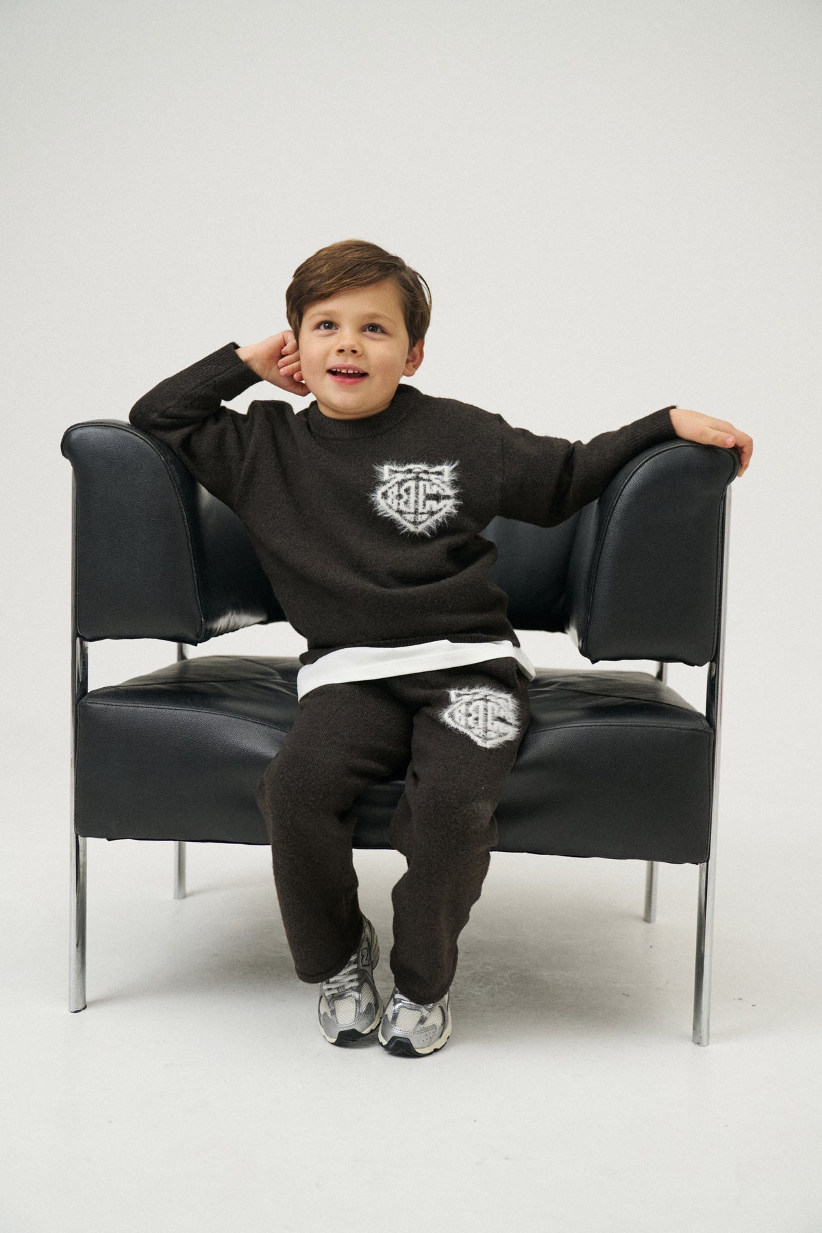 JUNIOR MONOGRAM FLUFFY KNIT CREW - BROWN