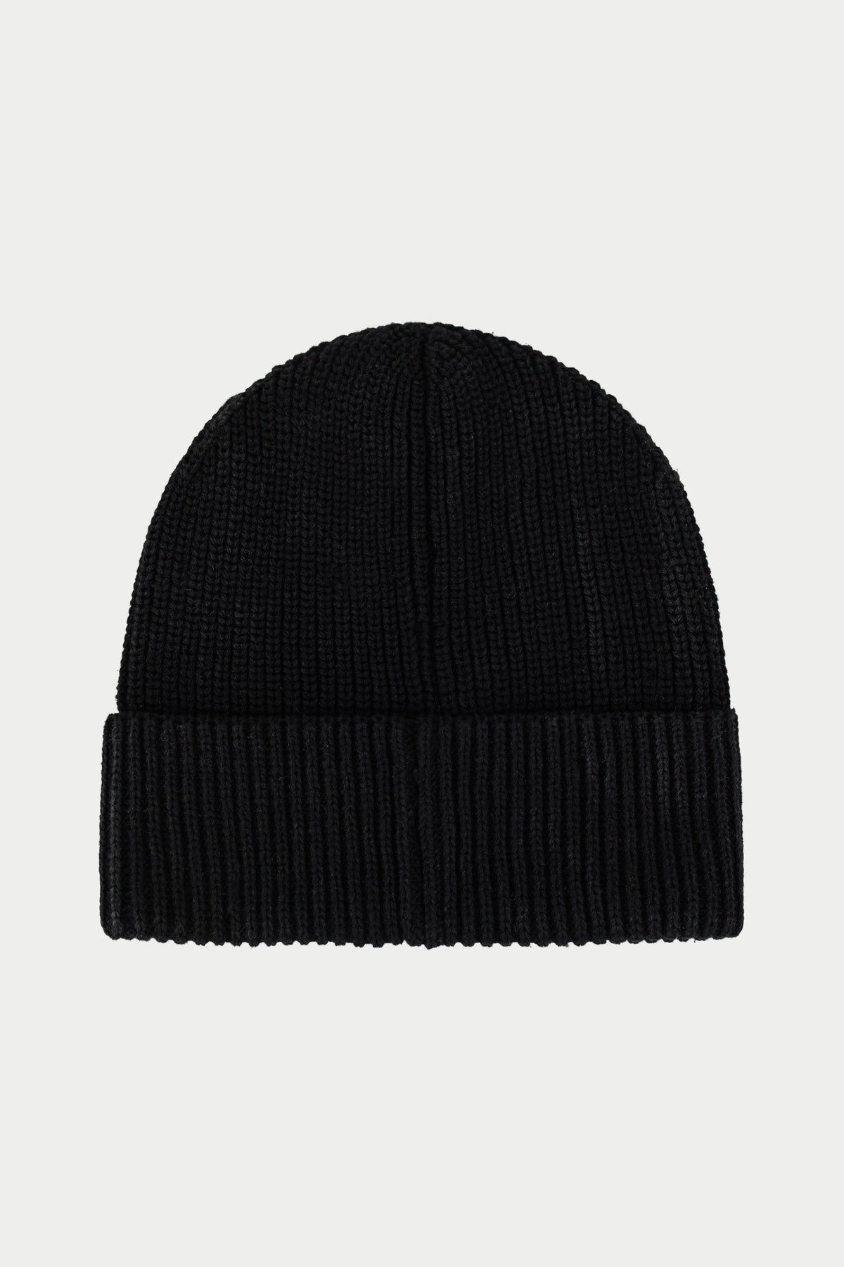 RIBBED EMBLEM BEANIE - BLACK