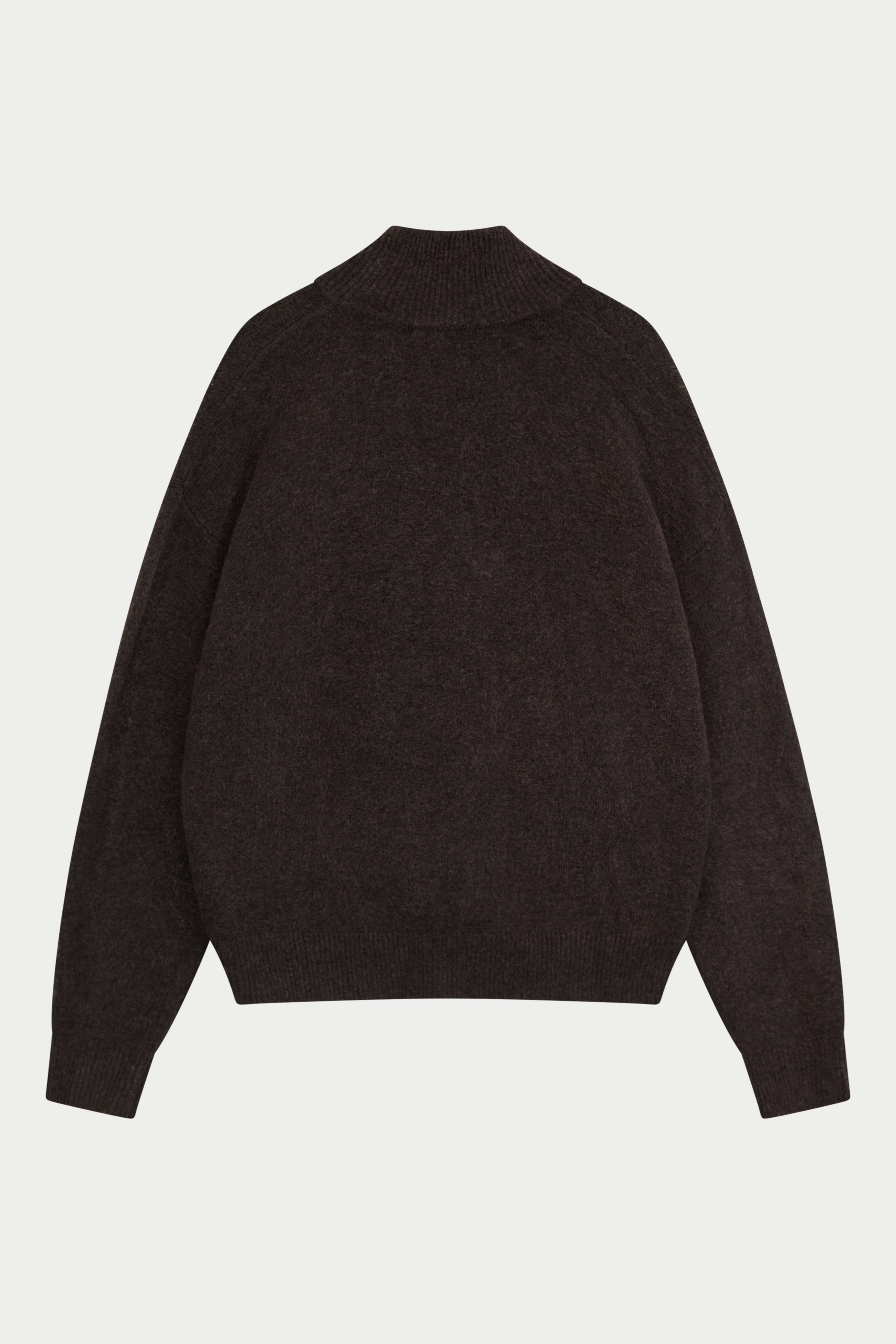 EMBLEM FLUFFY KNIT FUNNEL NECK - BROWN