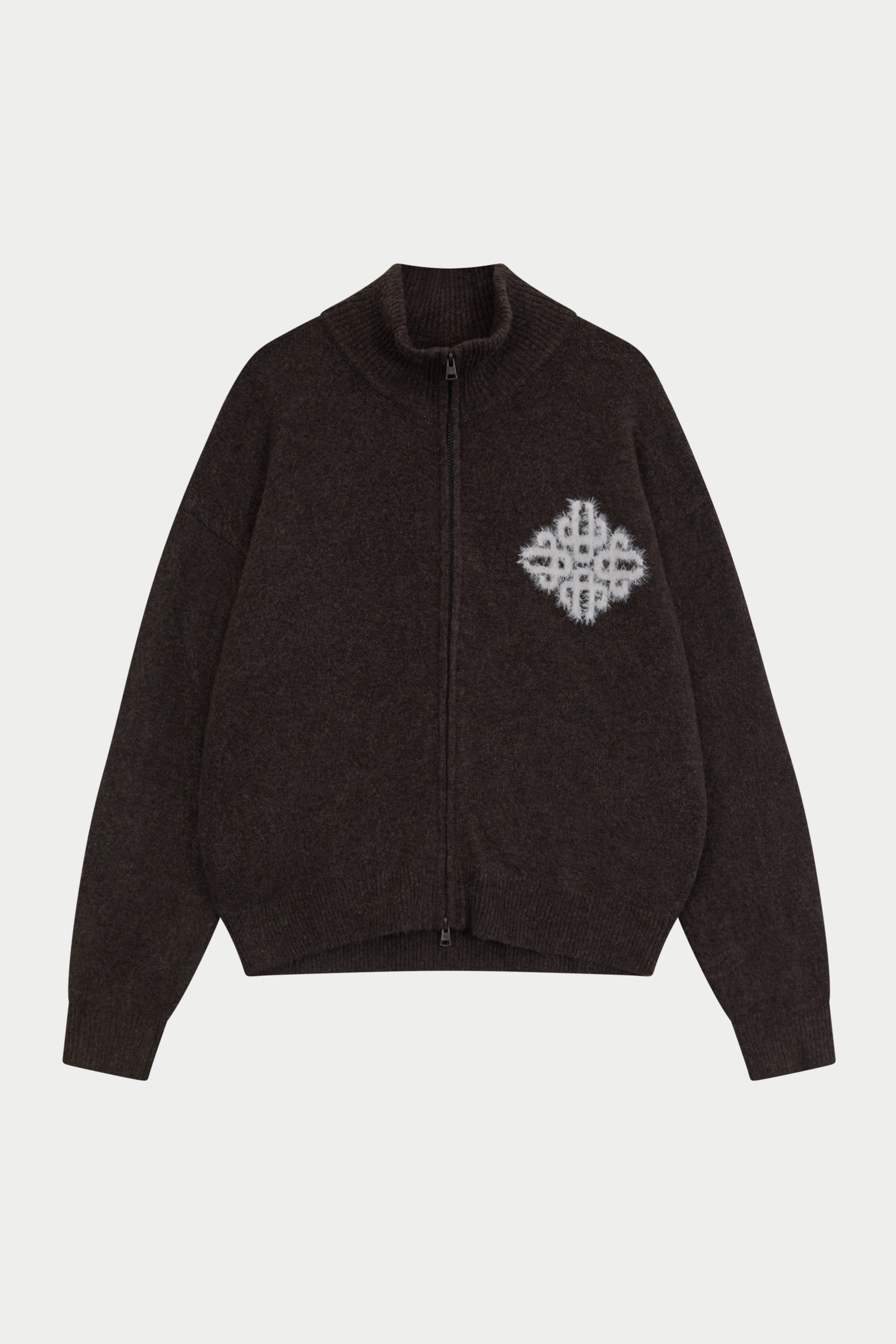 EMBLEM FLUFFY KNIT FUNNEL NECK - BROWN