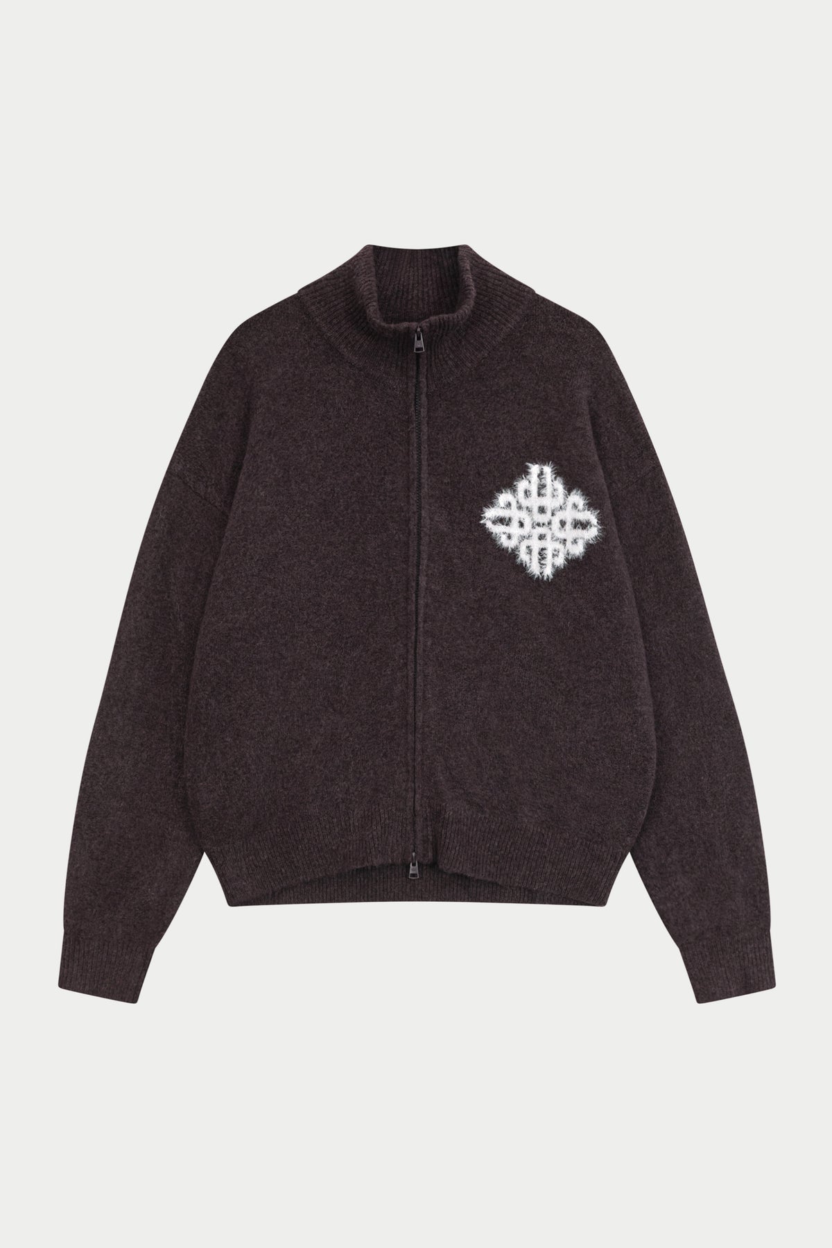 EMBLEM FLUFFY KNIT FUNNEL NECK - BROWN