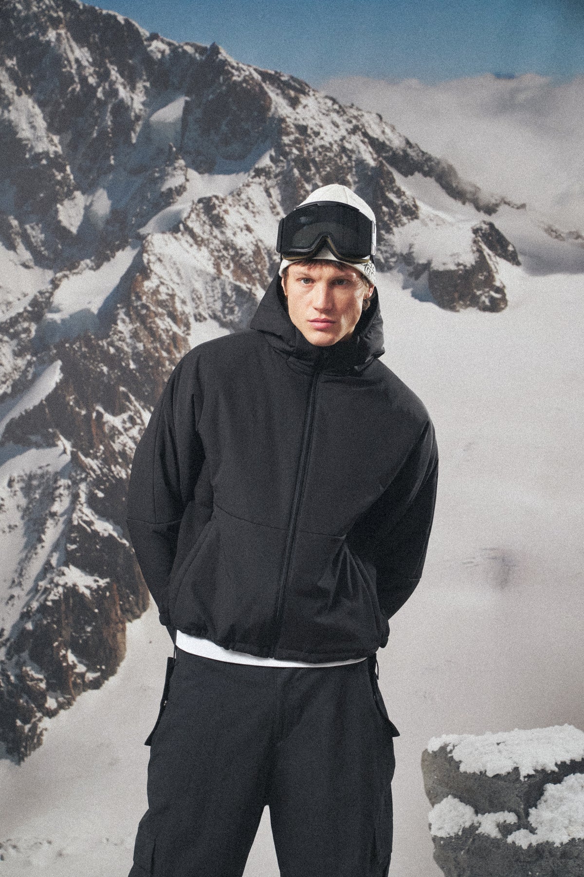 INSULATED JACKET - BLACK