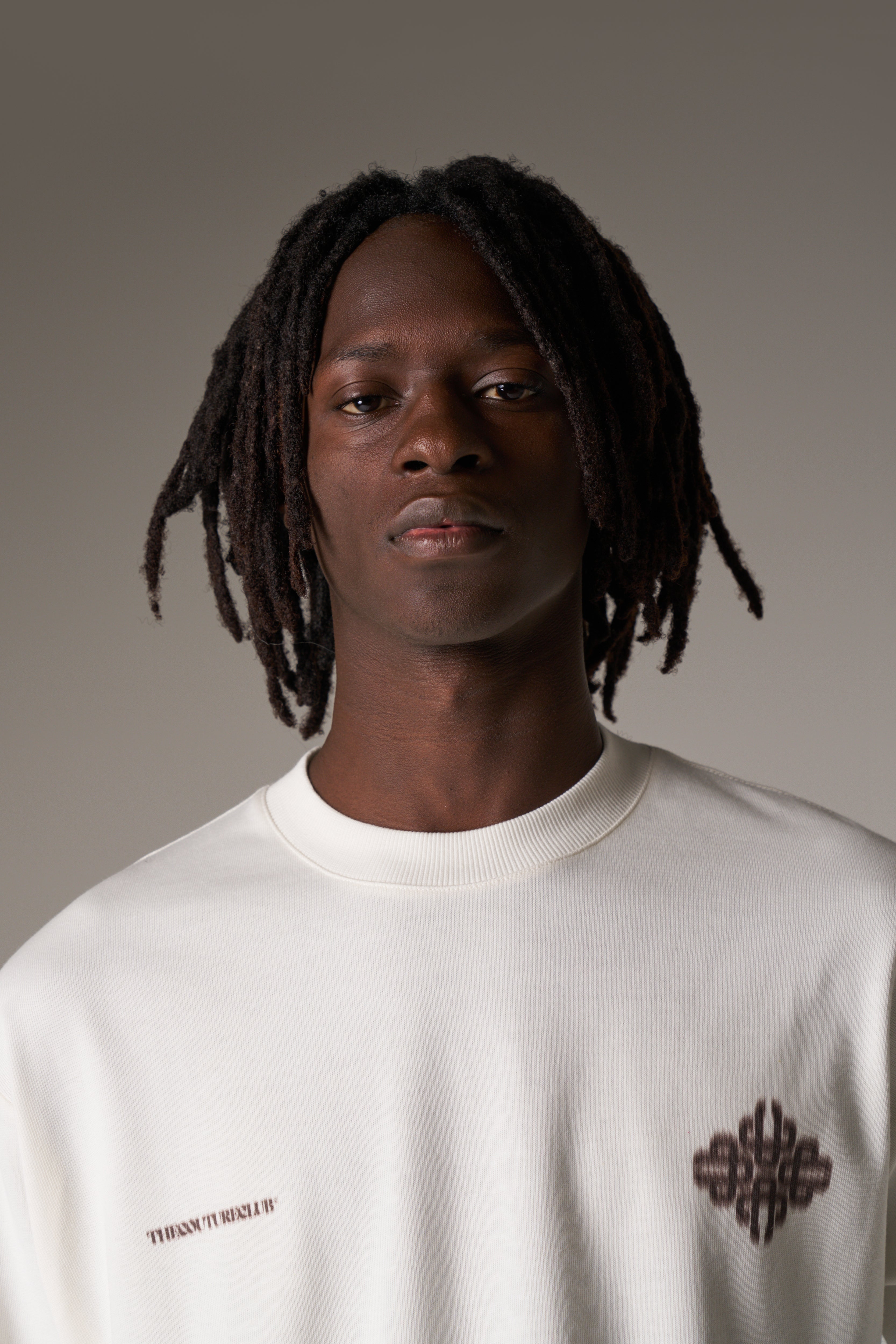 MOTION BLURRED EMBLEM T-SHIRT - OFF WHITE