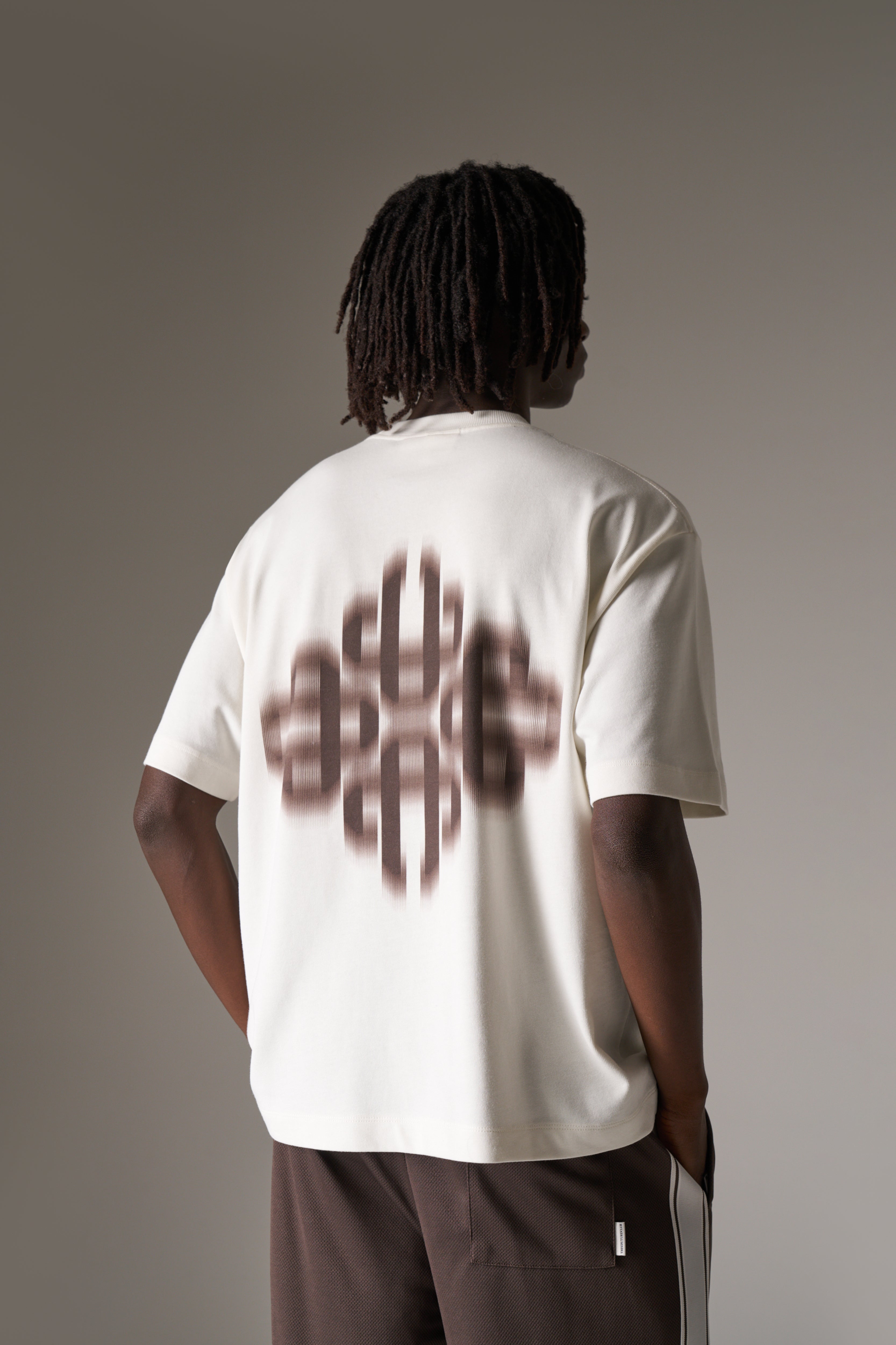 MOTION BLURRED EMBLEM T-SHIRT - OFF WHITE