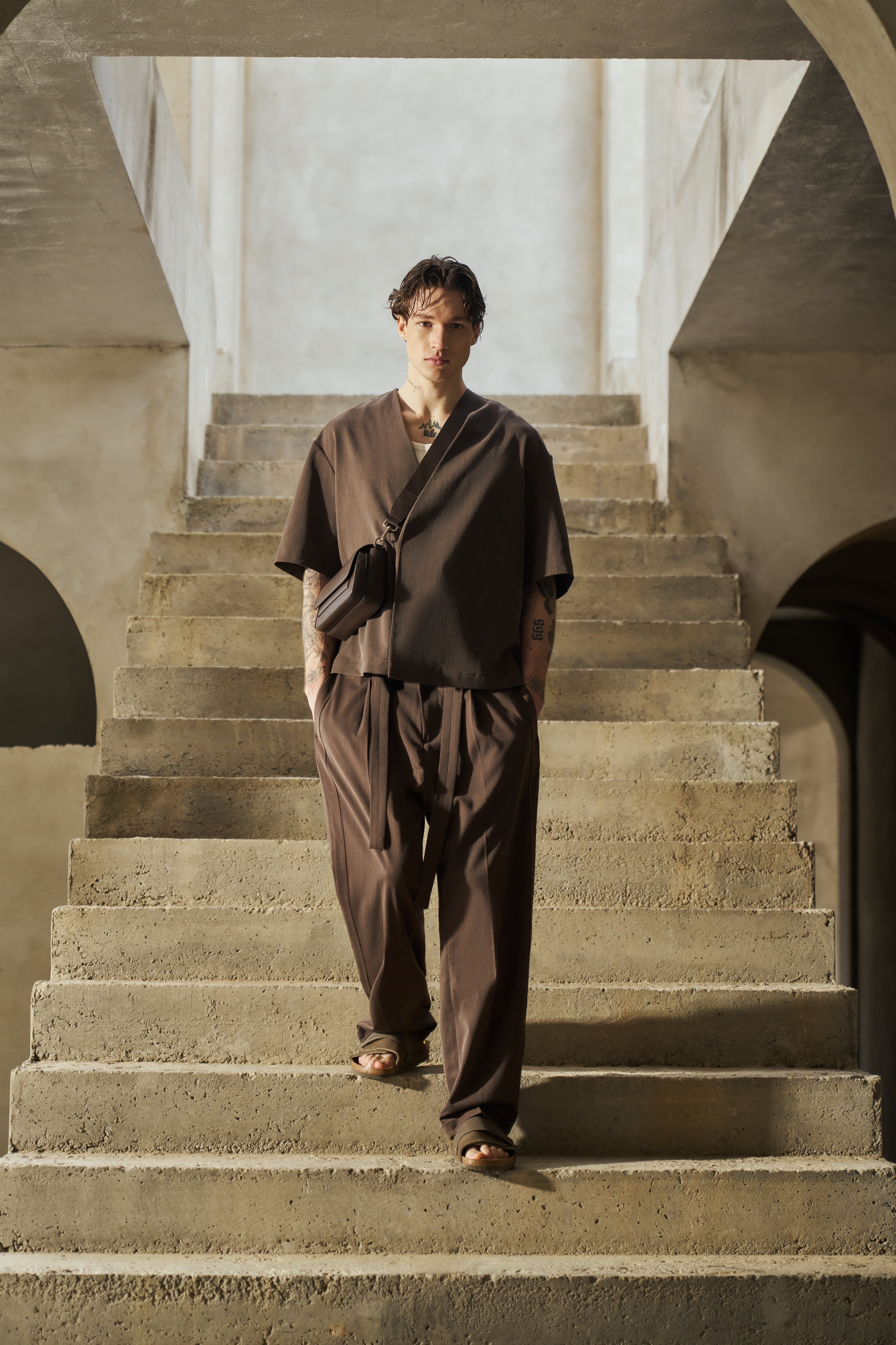 SMART TIE BELTED TROUSERS - BROWN
