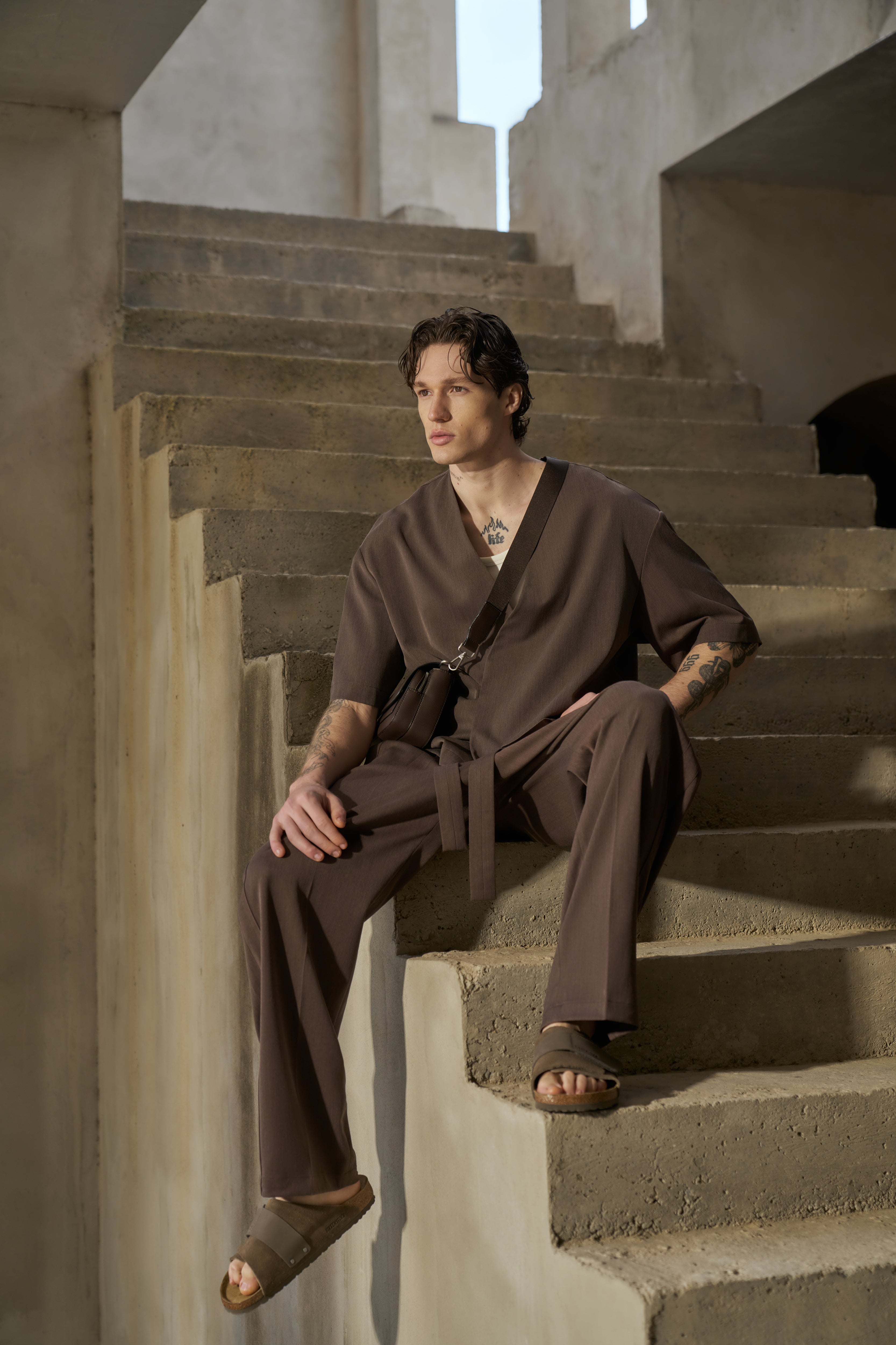 SMART TIE BELTED TROUSERS - BROWN