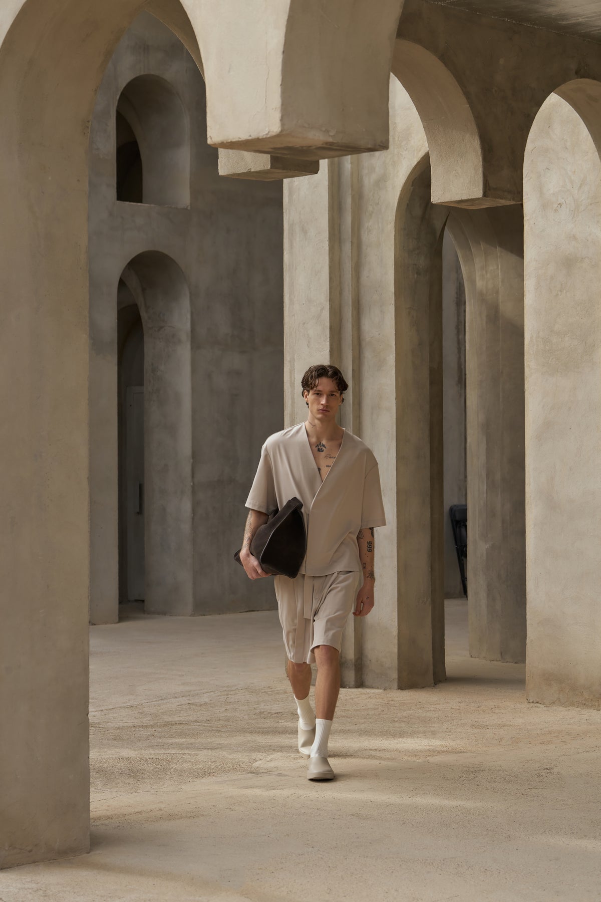 TAILORED SHORTS - STONE