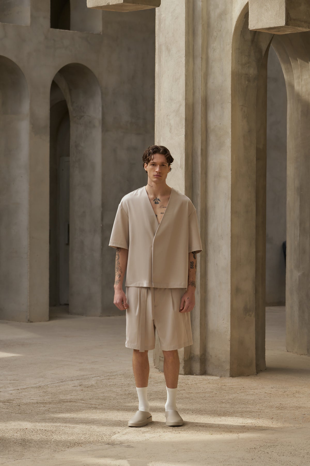 TAILORED SHORTS - STONE