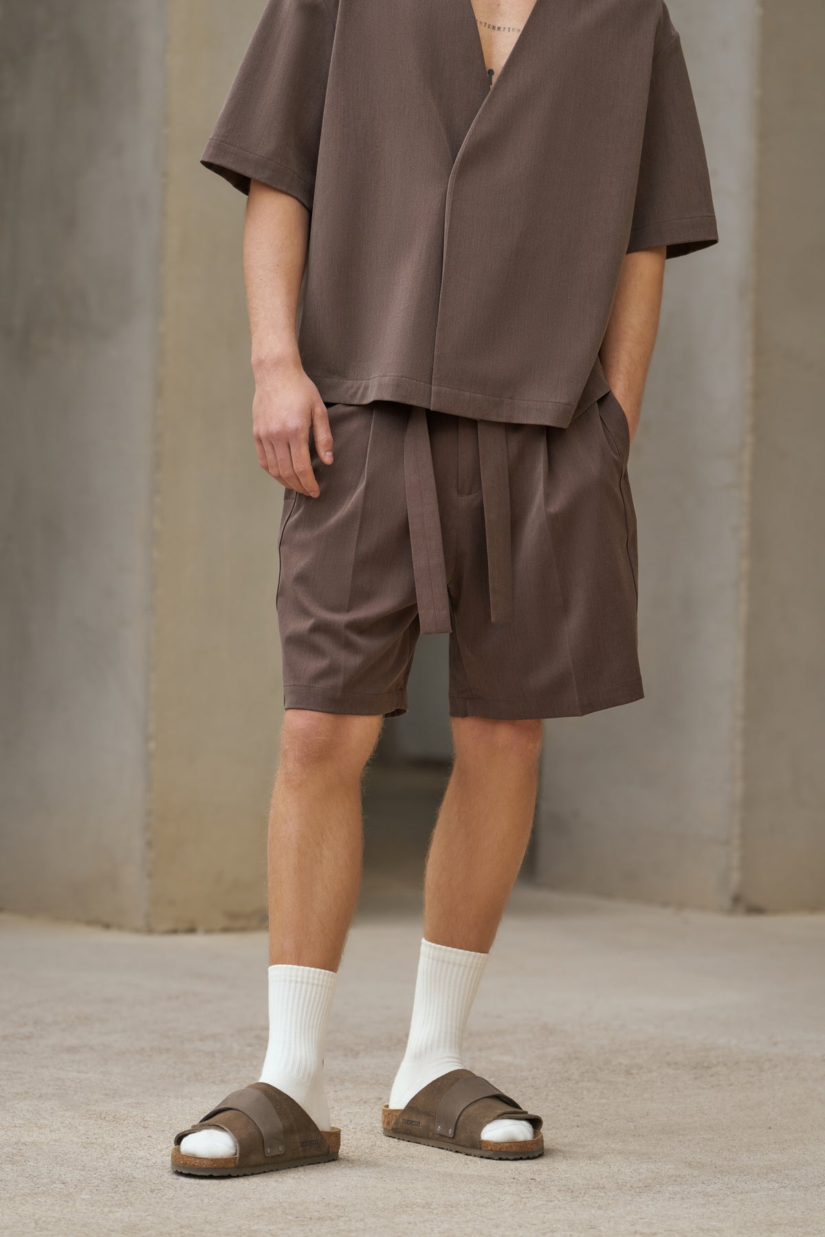 TAILORED SHORTS - BROWN