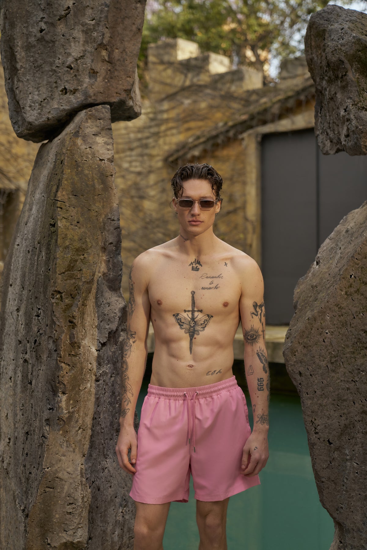 WATER REACTIVE EMBLEM SWIM SHORT - PINK