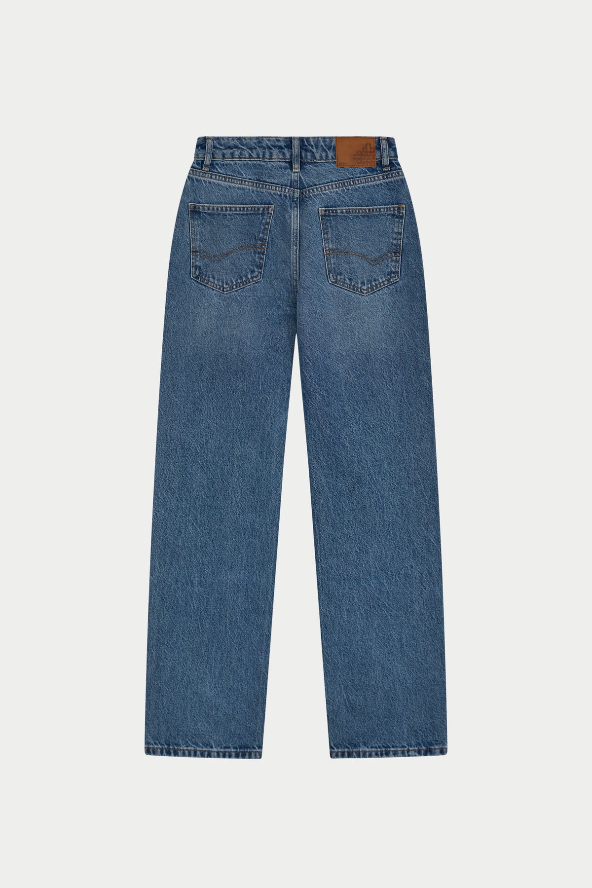 STRAIGHT LEG JEANS - MID WASH