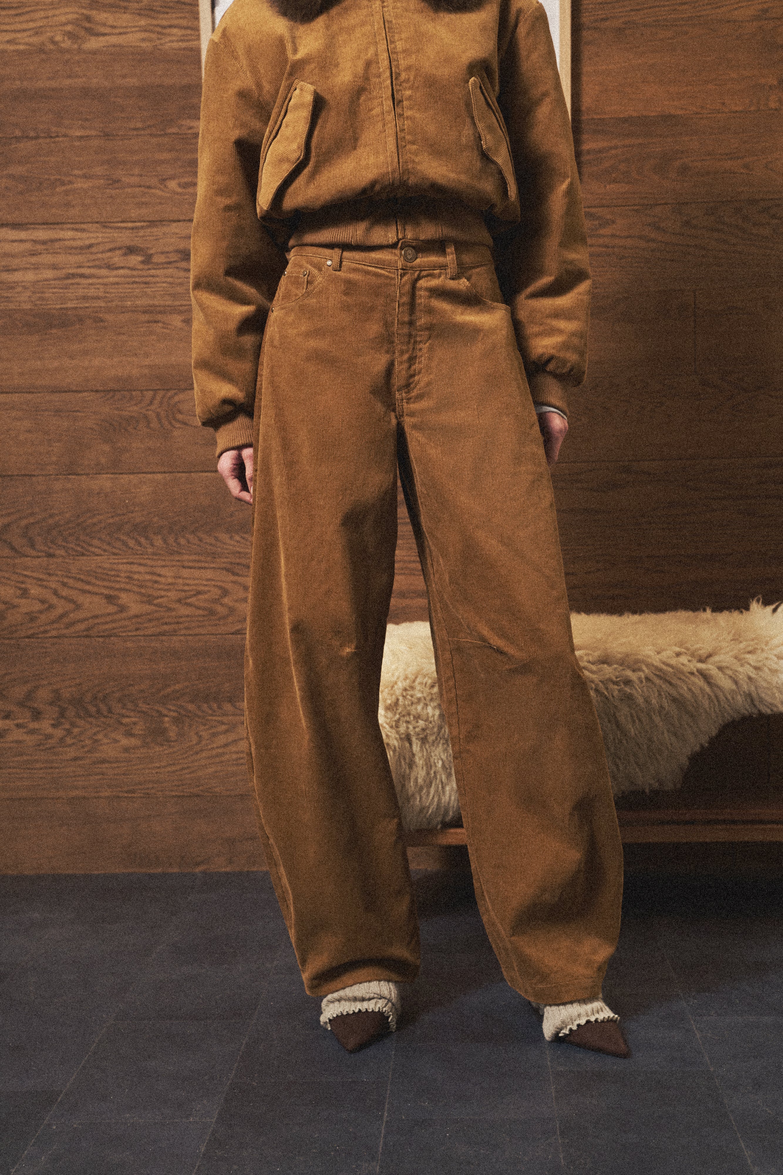 CORD BARREL LEG TROUSERS - TAN