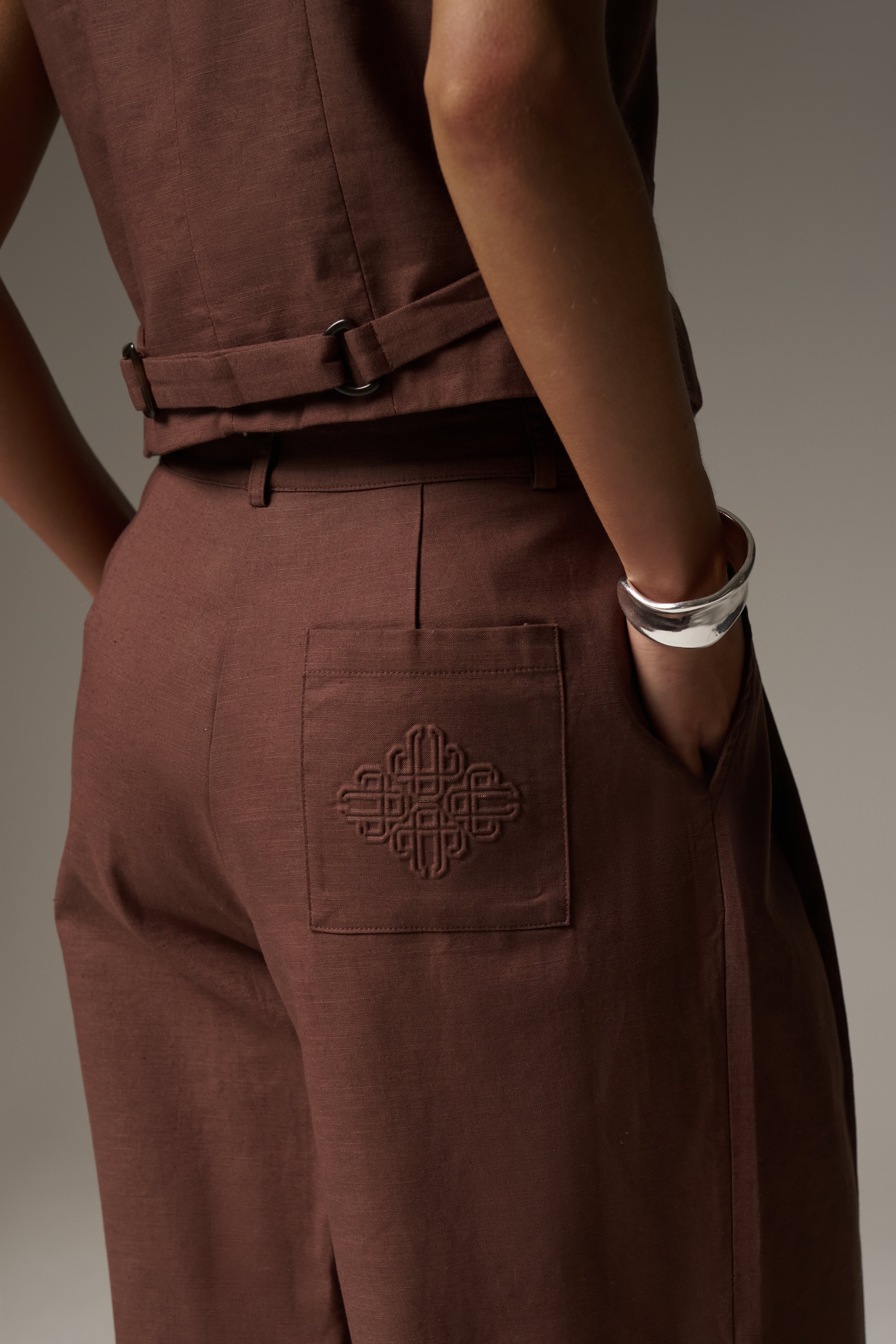 LINEN BLEND WIDE LEG PLEATED TROUSERS - CHOCOLATE