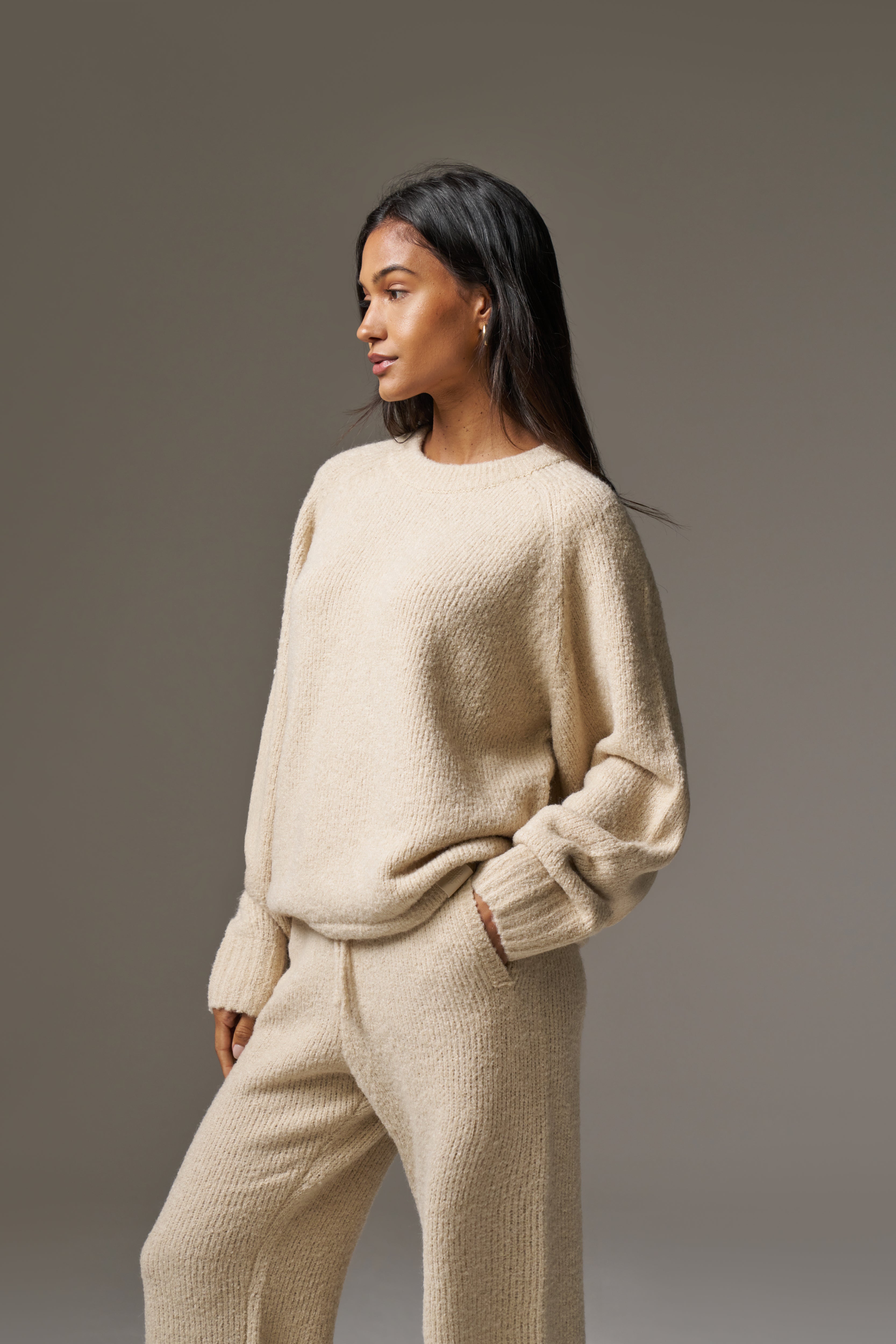 BOUCLE KNIT RAGLAN CREW - STONE