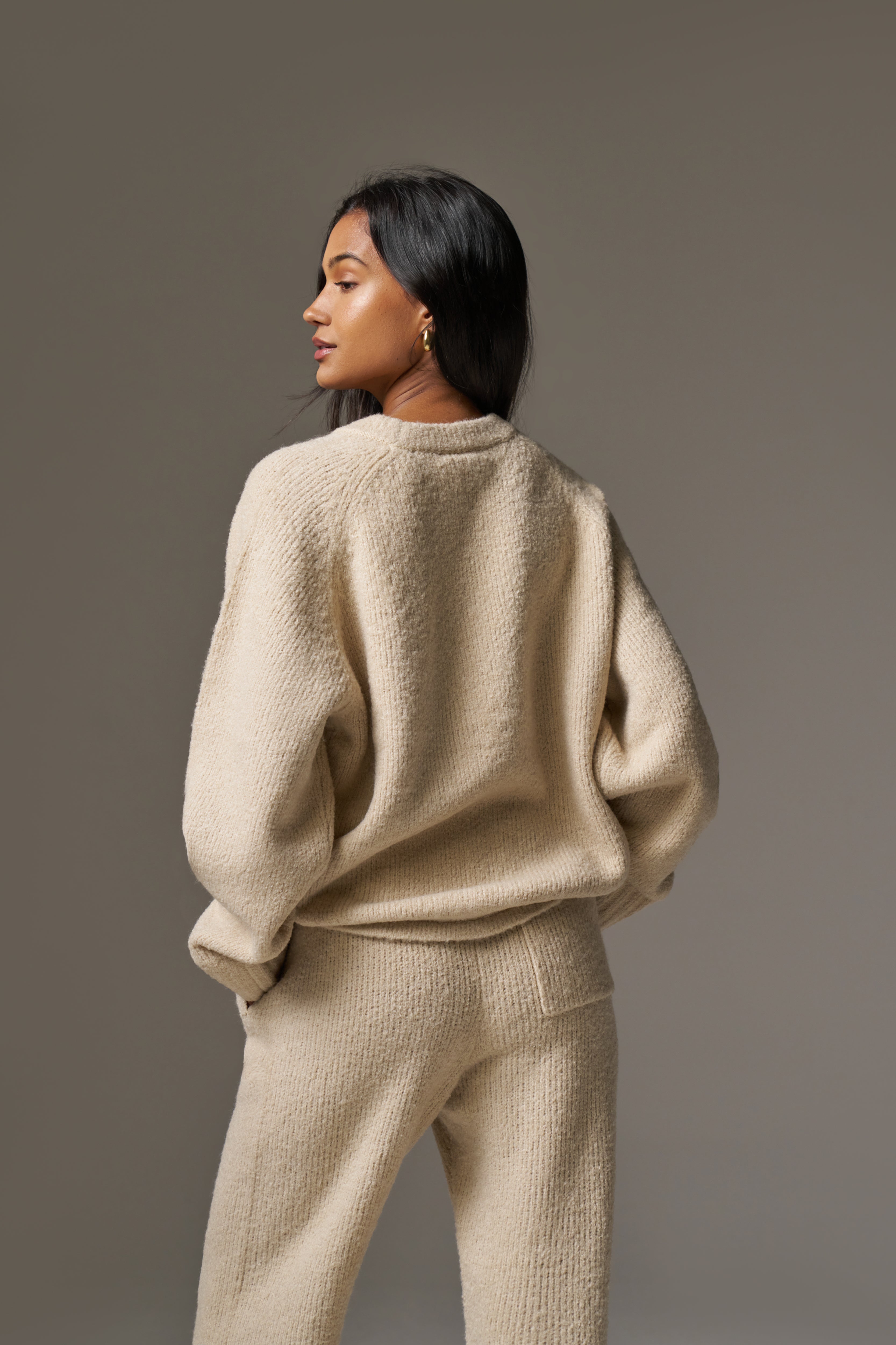 BOUCLE KNIT RAGLAN CREW - STONE