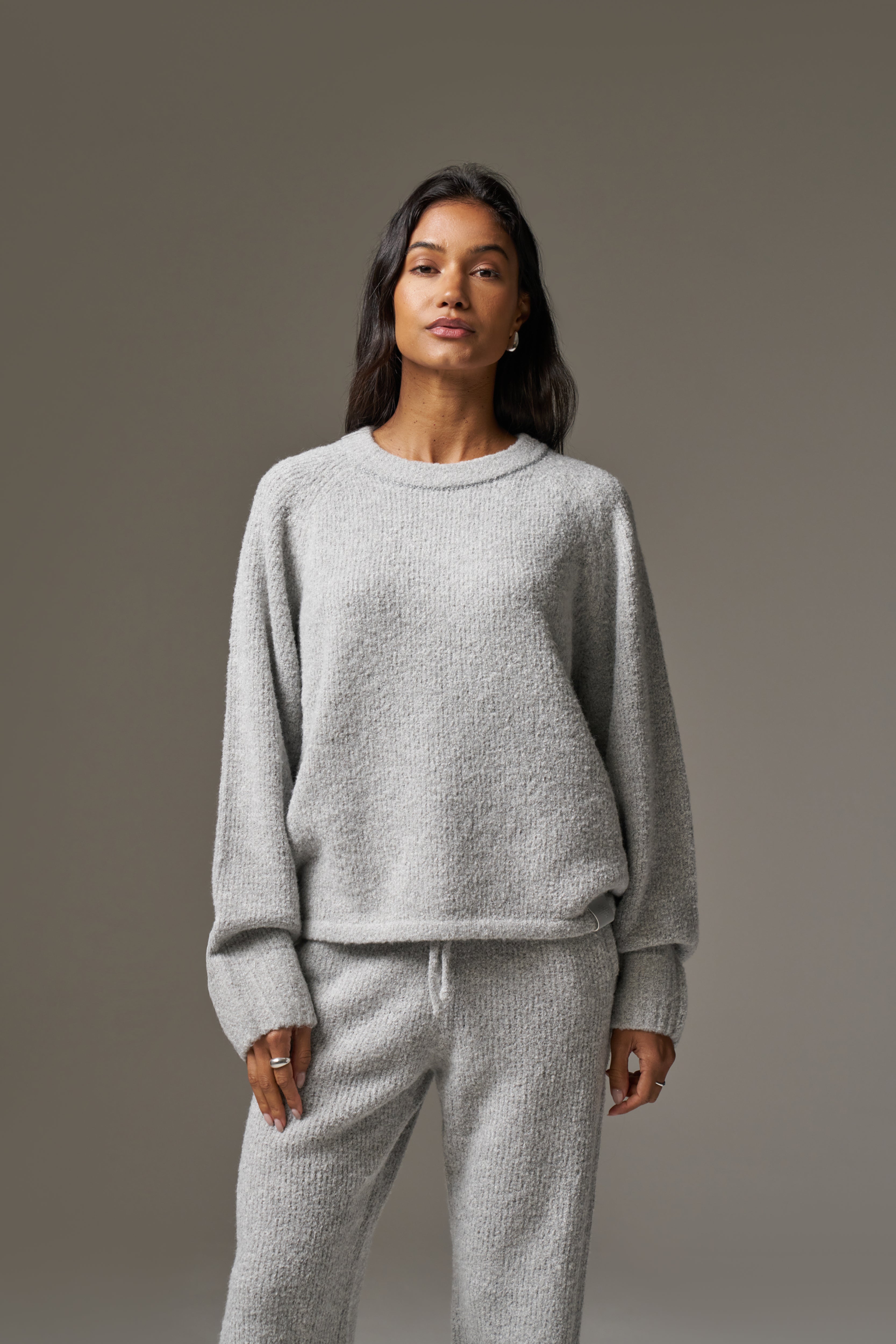BOUCLE KNIT RAGLAN CREW - GREY MARL