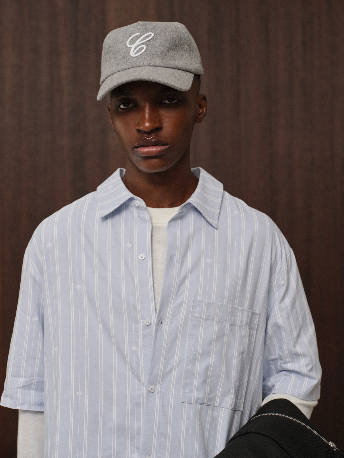WOOL SCRIPT EMBROIDERED CAP - GREY