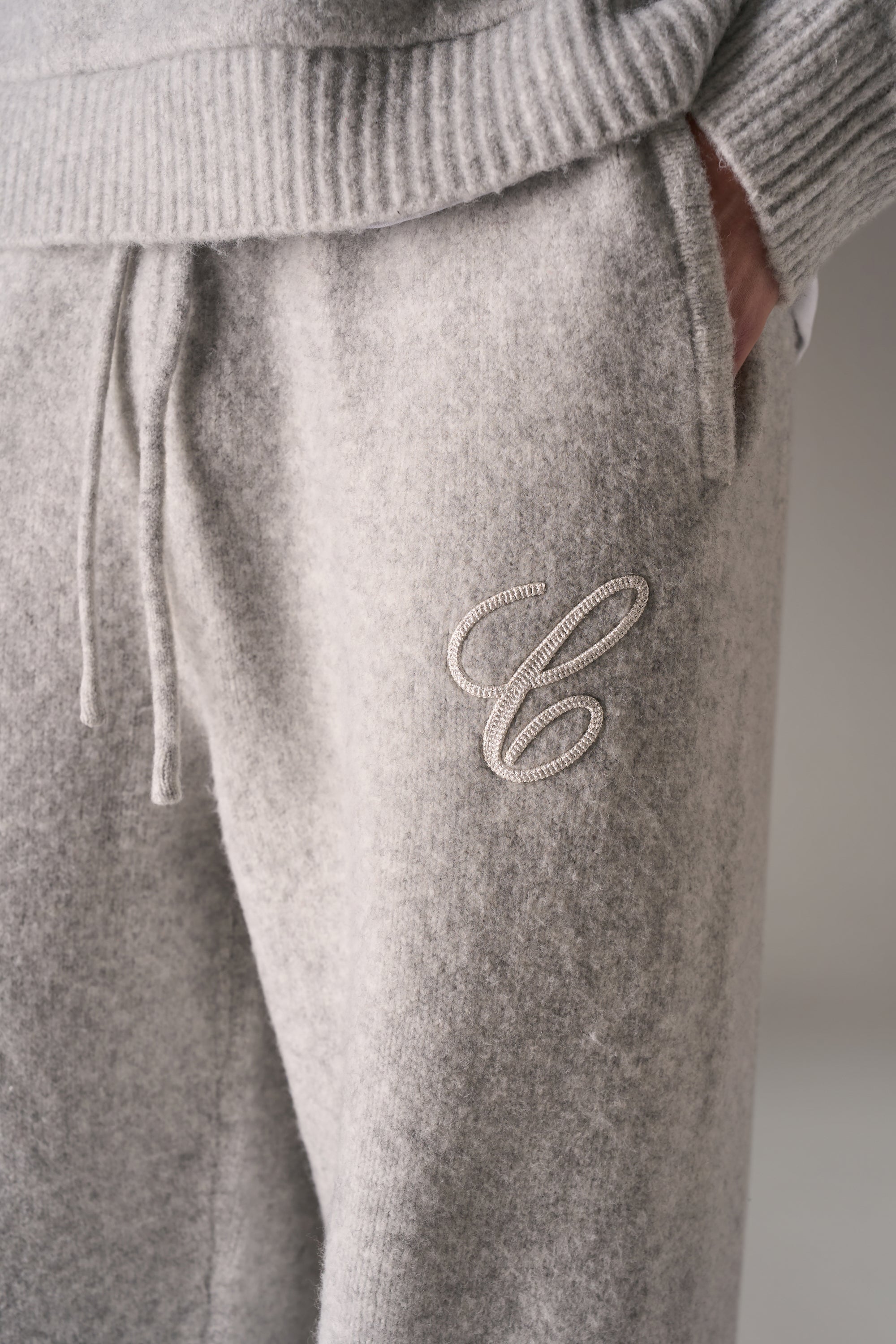 CHAINSTITCH EMBROIDERY KNITTED BARREL LEG JOGGERS - GREY