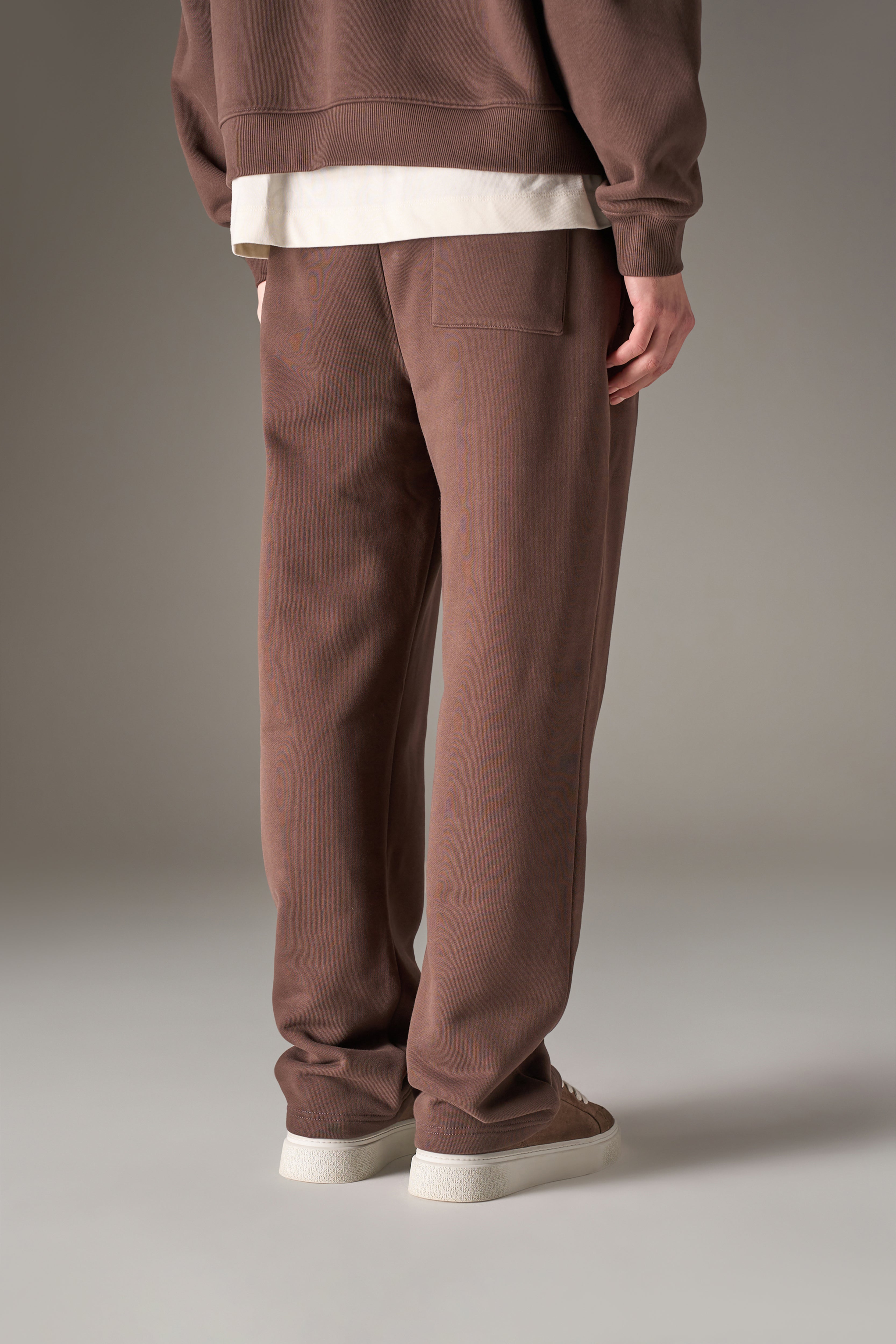 HEAVYWEIGHT MONOGRAM APPLIQUE EMBLEM JOGGERS - BROWN