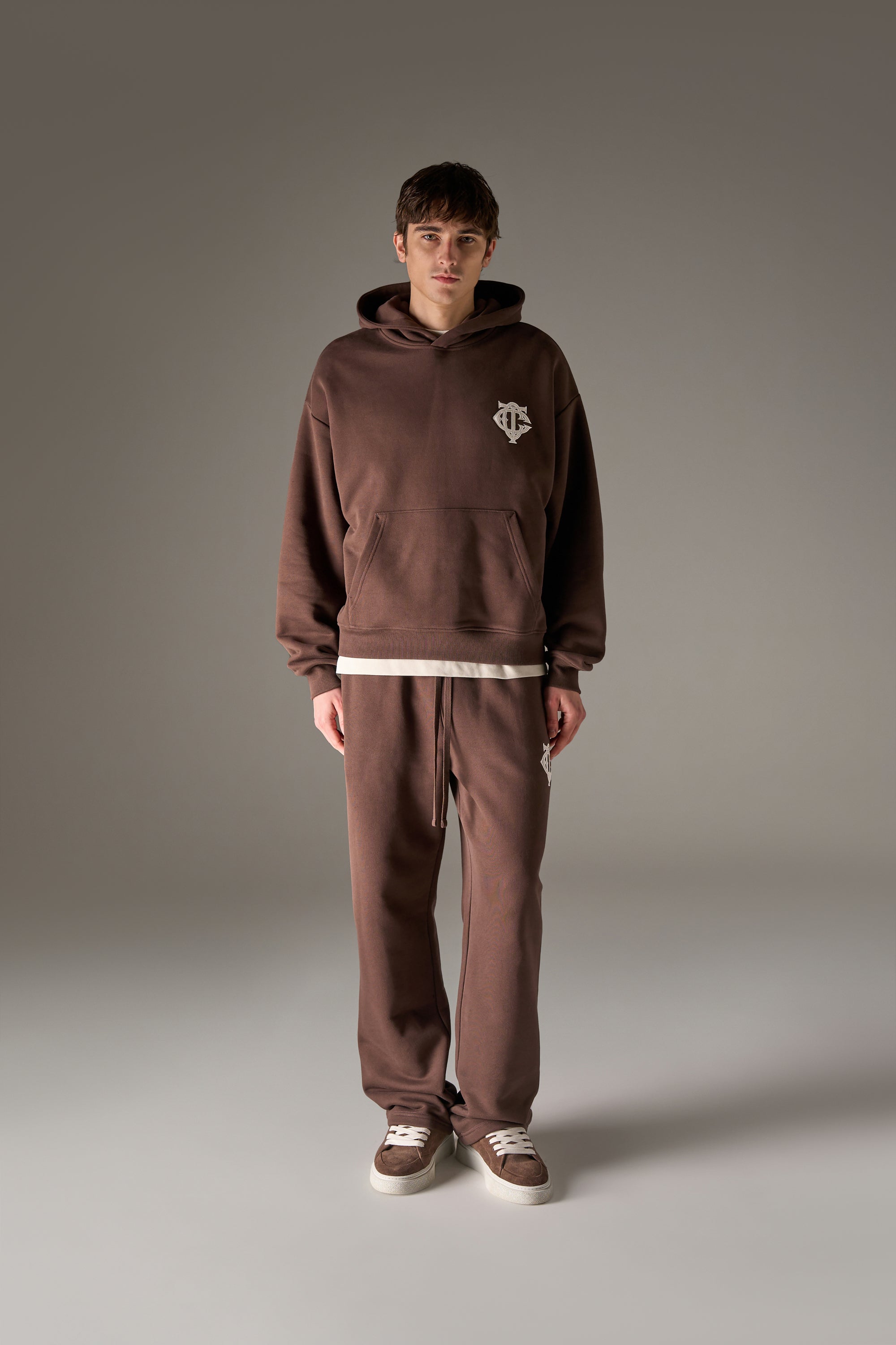 HEAVYWEIGHT MONOGRAM APPLIQUE EMBLEM HOODIE - BROWN