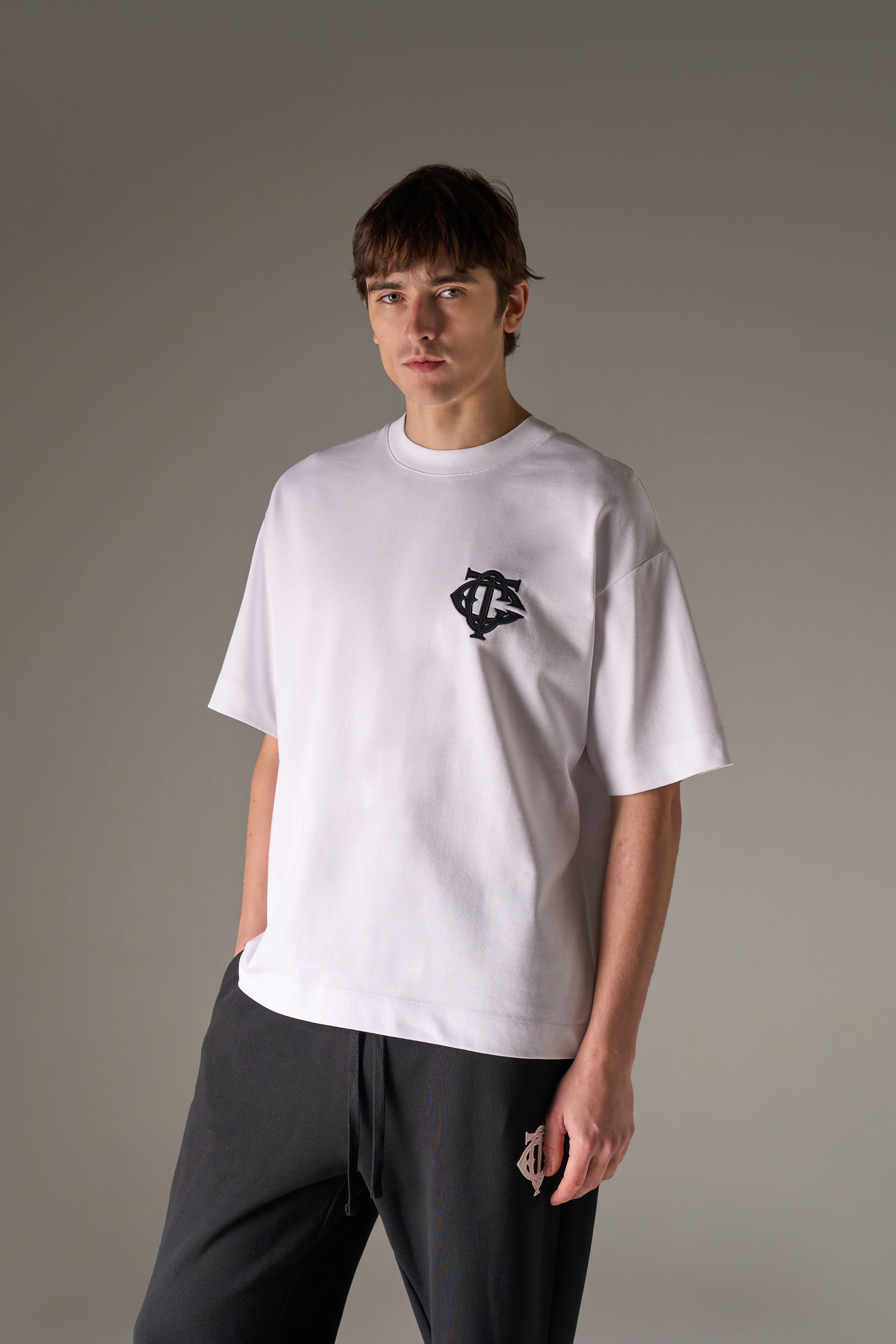 APPLIQUE MONOGRAM EMBLEM T-SHIRT - WHITE