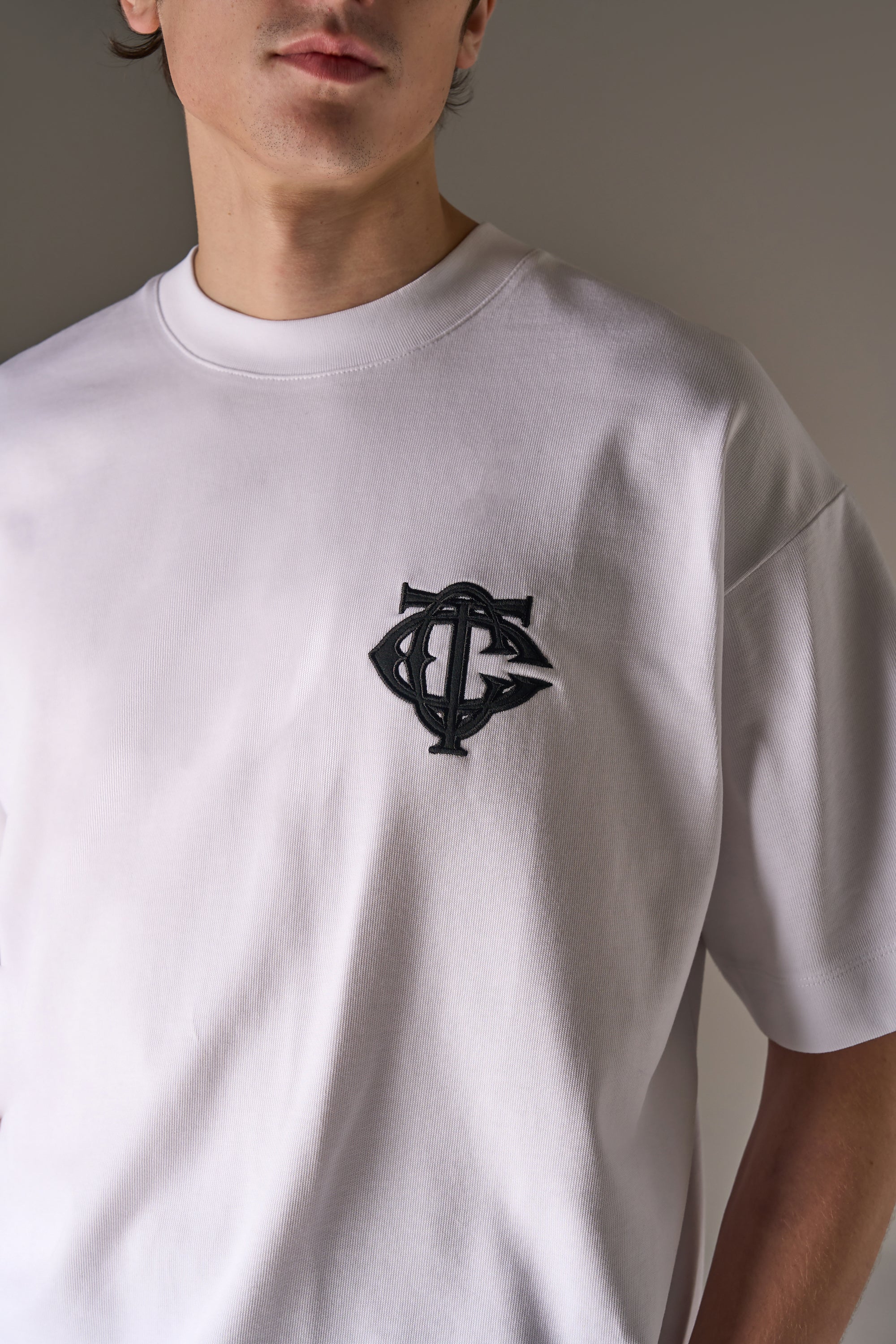 APPLIQUE MONOGRAM EMBLEM T-SHIRT - WHITE