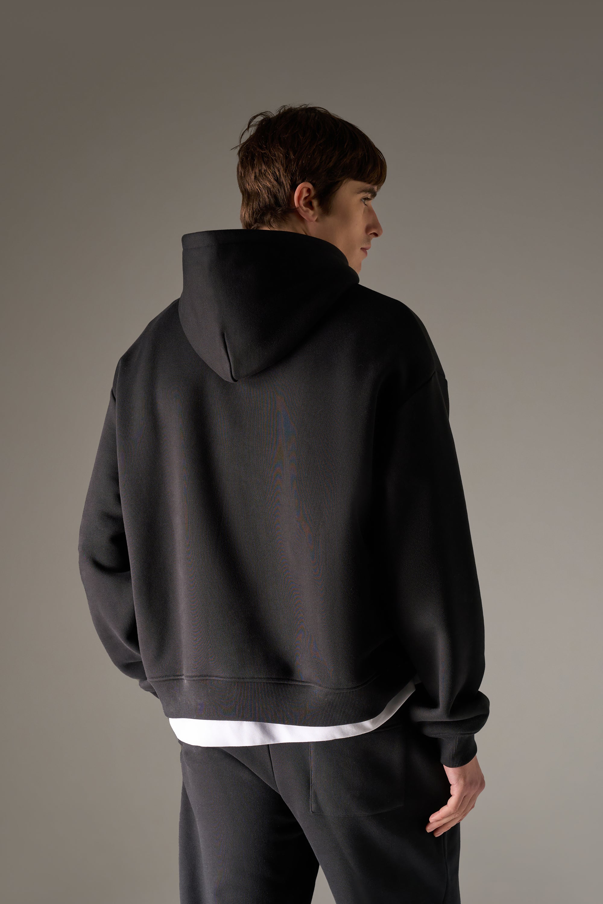HEAVYWEIGHT MONOGRAM APPLIQUE EMBLEM HOODIE - BLACK