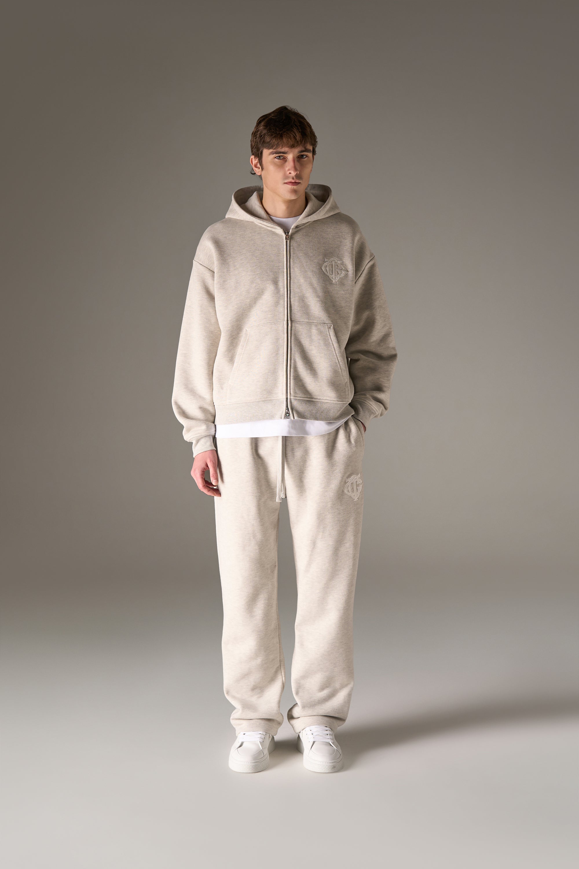 HEAVYWEIGHT MONOGRAM APPLIQUE EMBLEM JOGGERS - GREY MARL